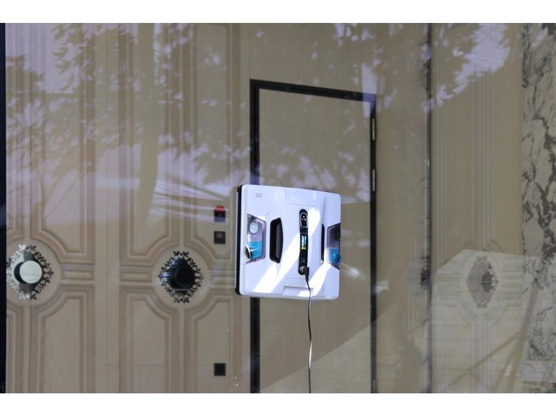 Hobot Fensterputzroboter HB2S Weiss-Schwarz Glasreinigungsroboter