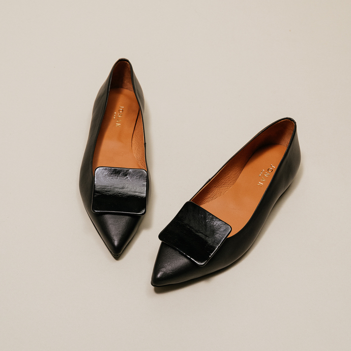 Ballerines à bouts pointus  en vernis plissé noir