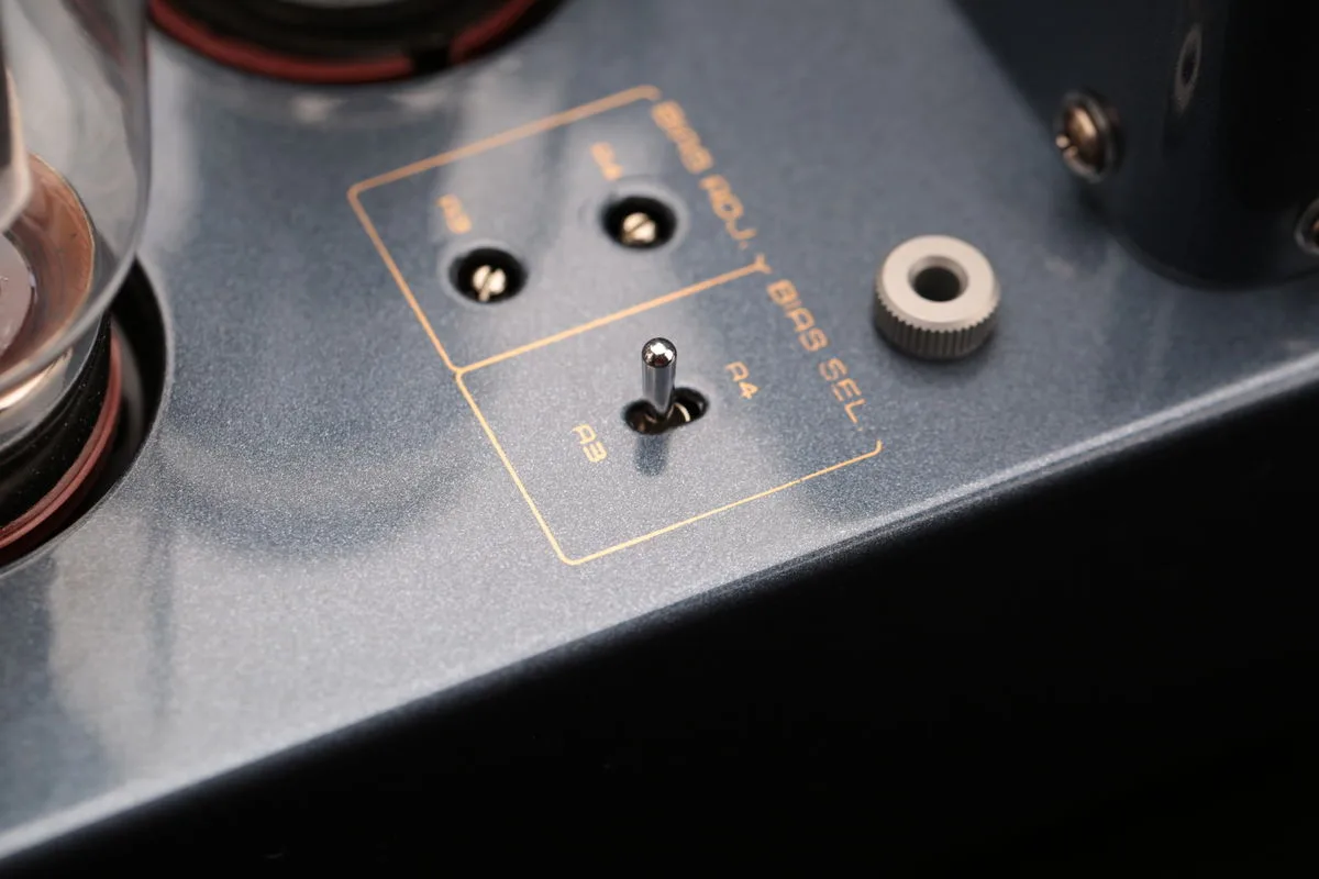 Cayin CS-55A KT88 Silver Amplis à tubes