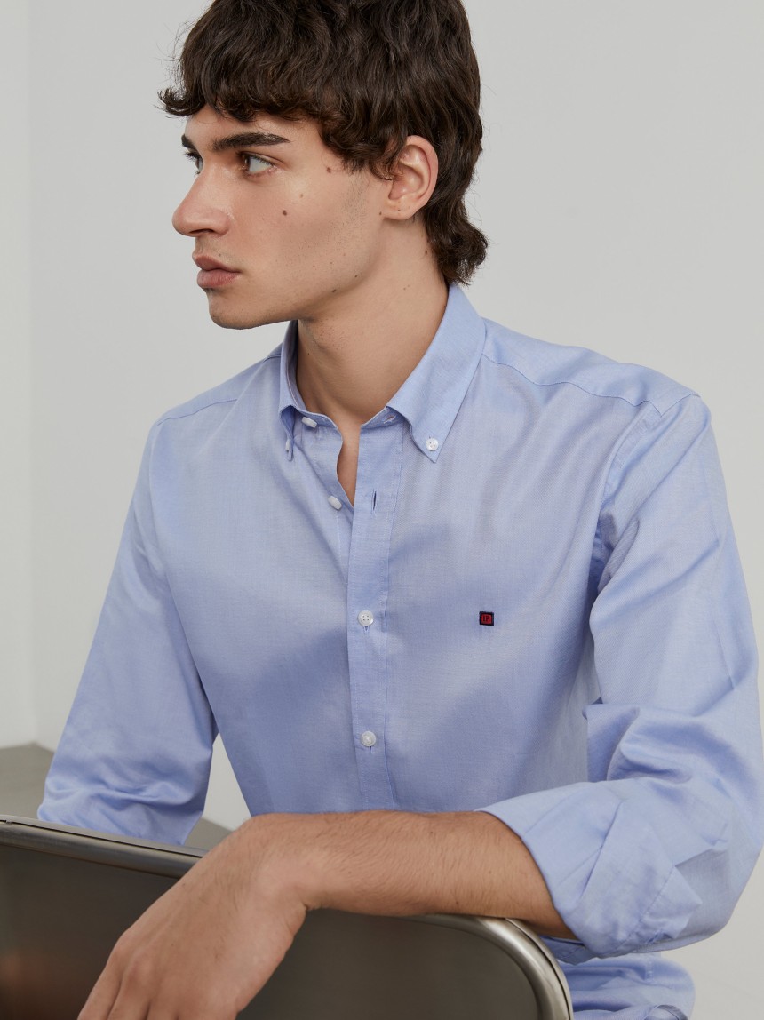 Camisa slim fit de algodão em cor lisa
