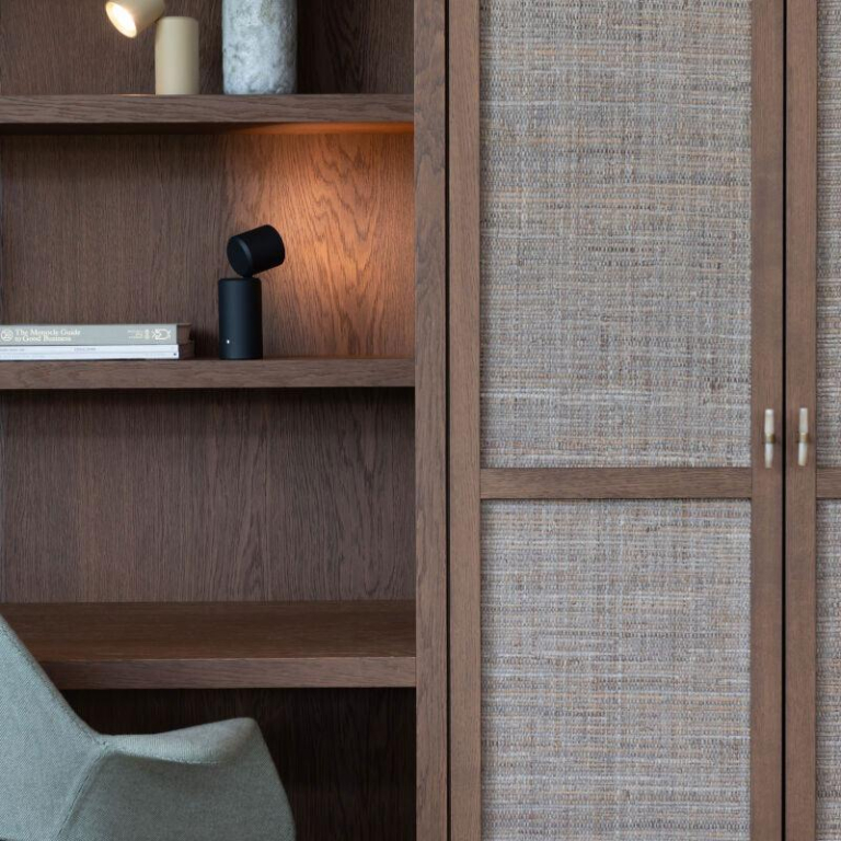 It's about Romi Milan tafel-/wandlamp beige