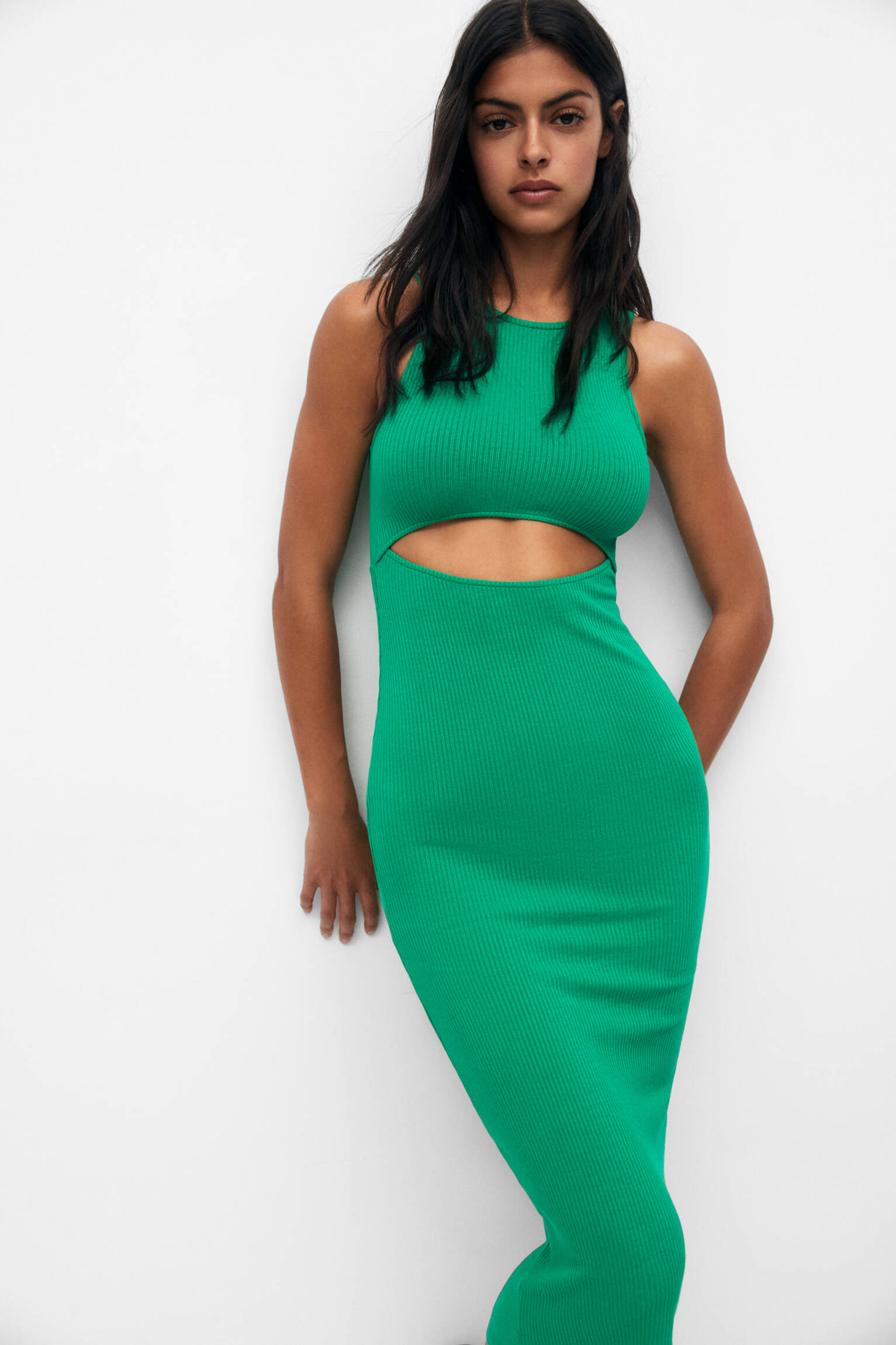 VESTIDO MIDI COM RECORTES - VERDE VIBRANTE