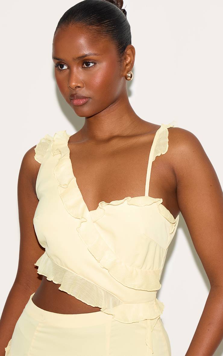 Pale Yellow Robe Longue En Mousseline À Volants Et Découpes