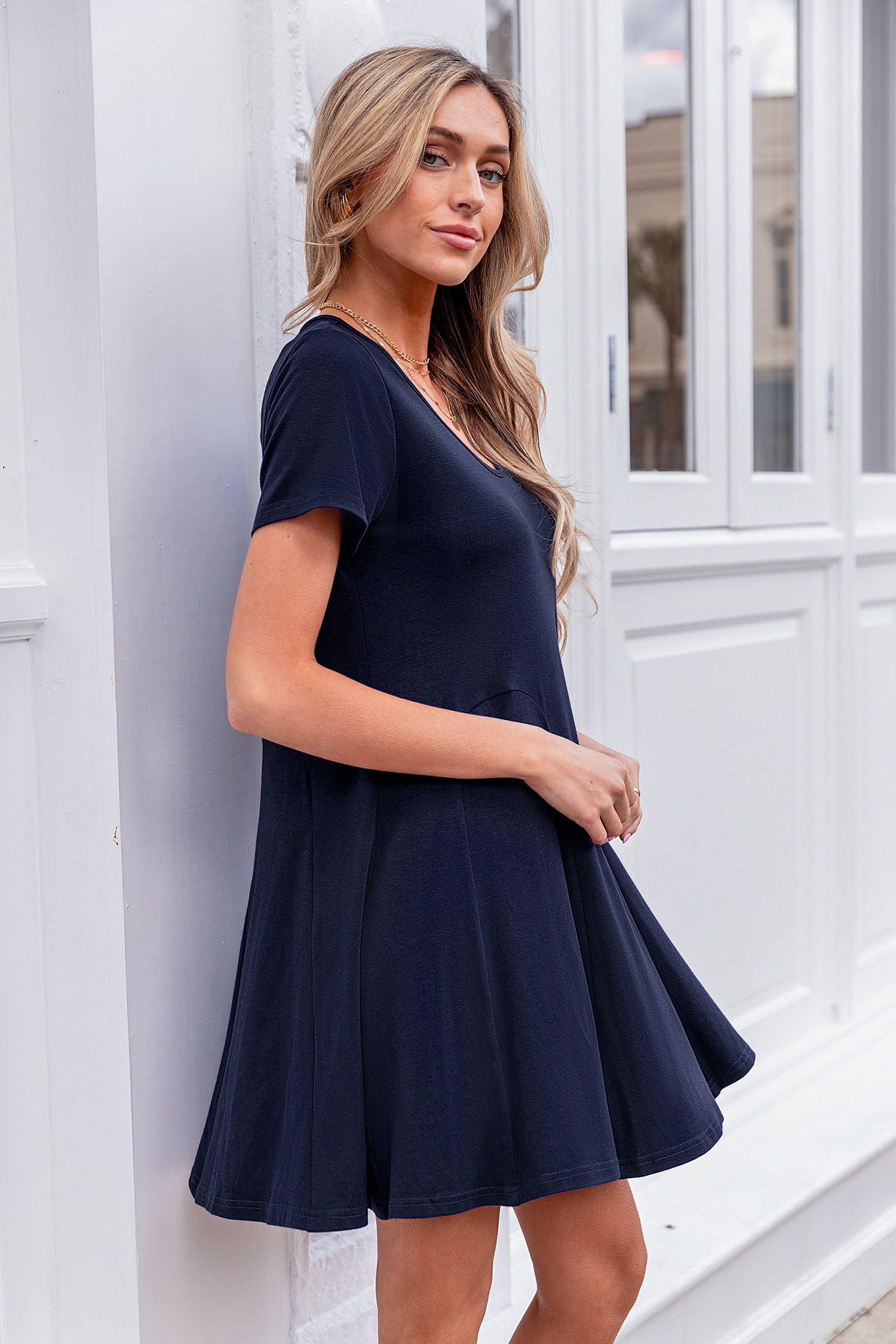 Robe mini à manches courtes et col rond bleu marine