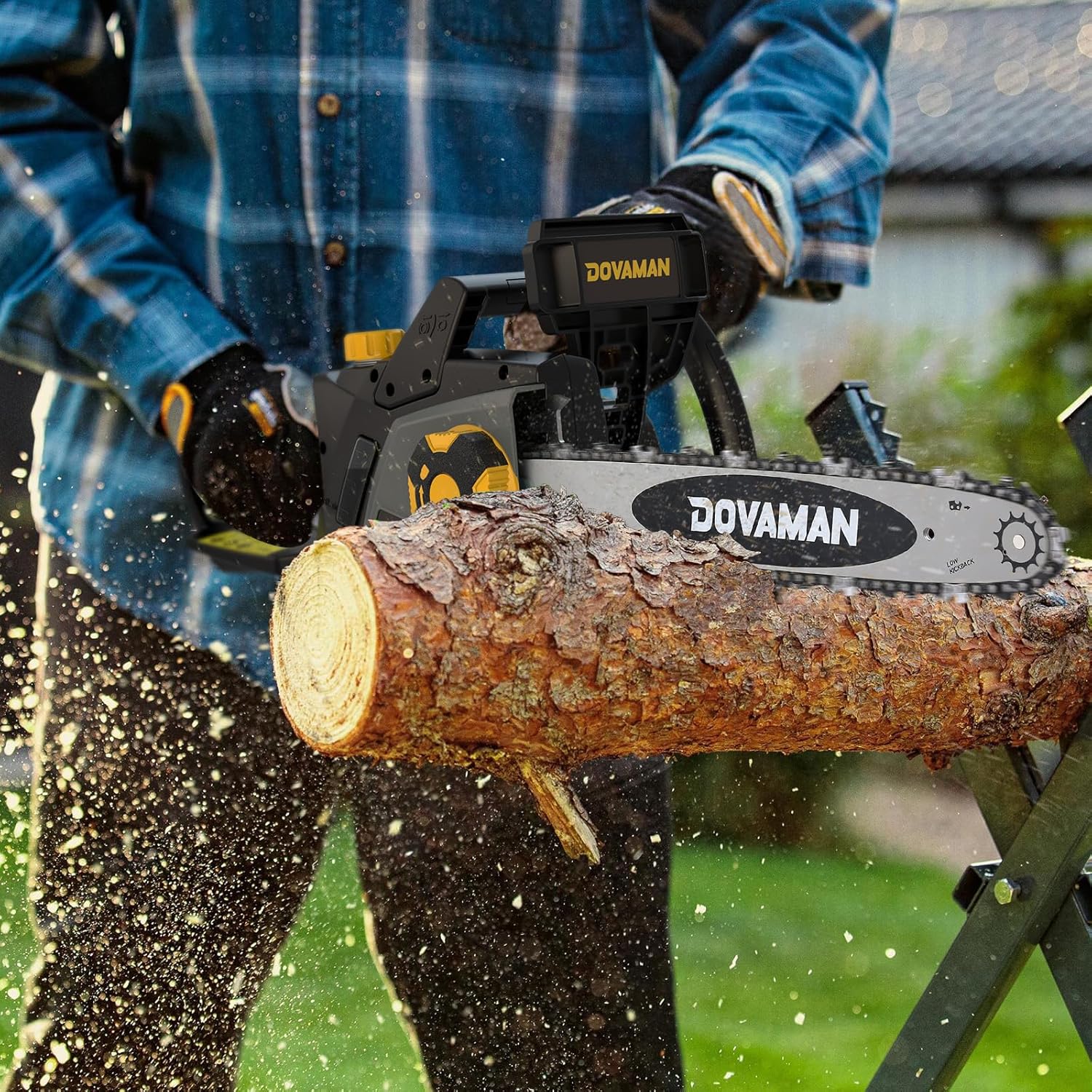 DOVAMAN 2400W Elektro Kettensäge, 40cm Oregon Schwert und Kette, werkzeuglose Kettenspannung, 15m/s, Rückschlagschutz, inkl. 2 Ketten, Kettensäge ideal für Brennholz, Garten und Baumschnitt - DCS01A