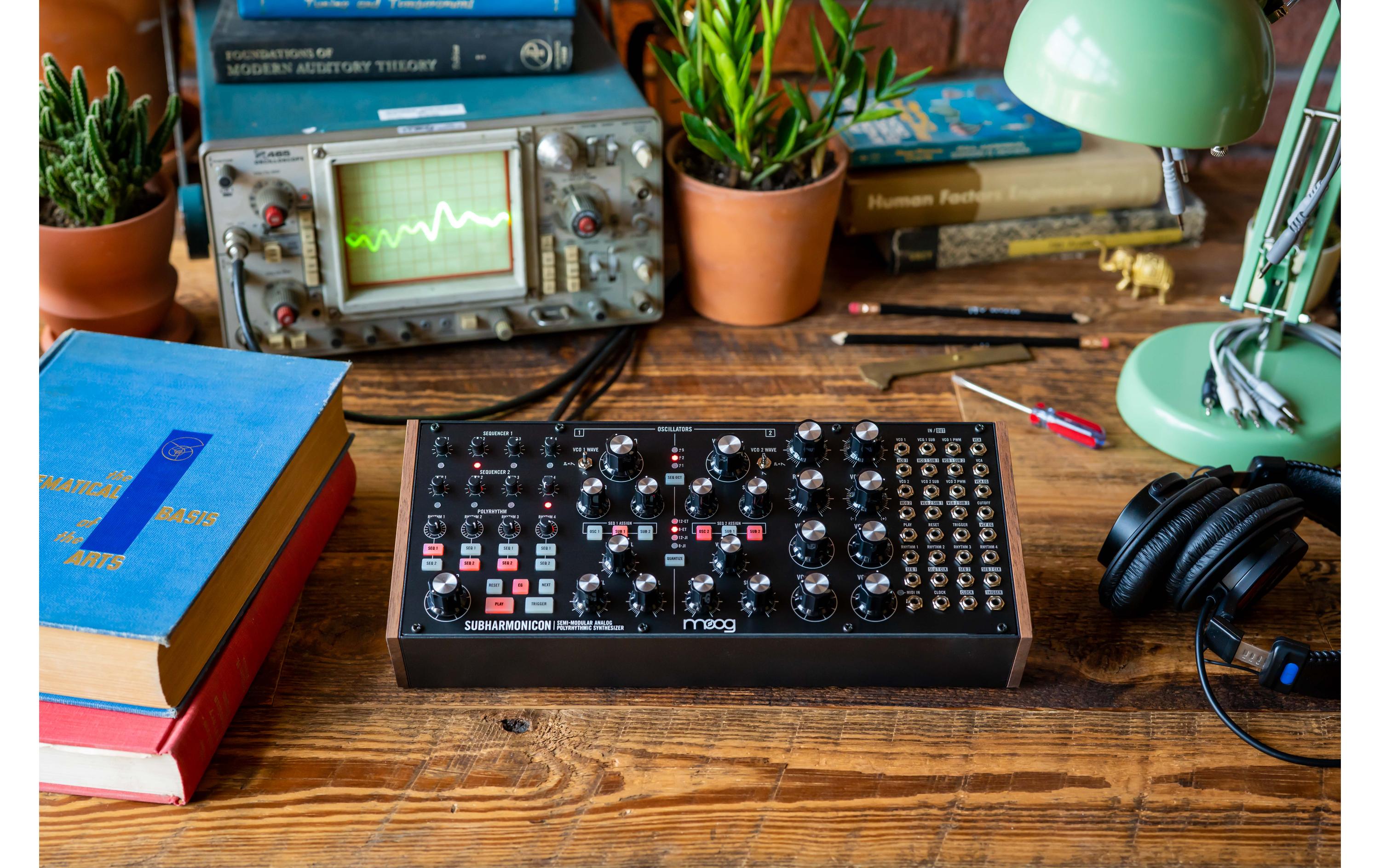 Synthesizer Subharmonicon<br>Semimodularer analoger Polyrhythmussynthesizer