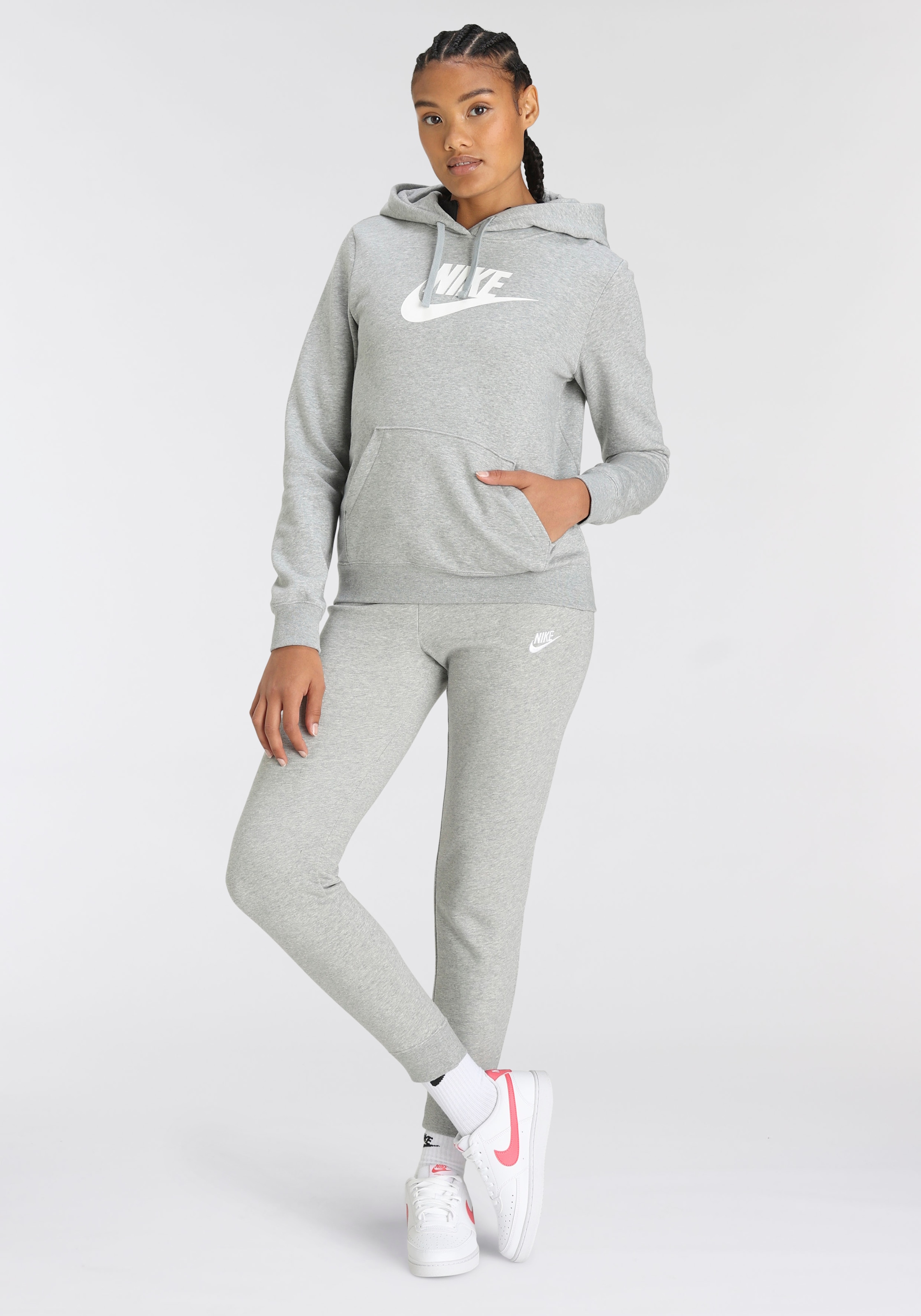 Nike Sportswear Kapuzensweatshirt »Club Fleece Women's Logo Pullover Hoodie«, Damen Kapuzenpullover aus weichem Fleece Material
