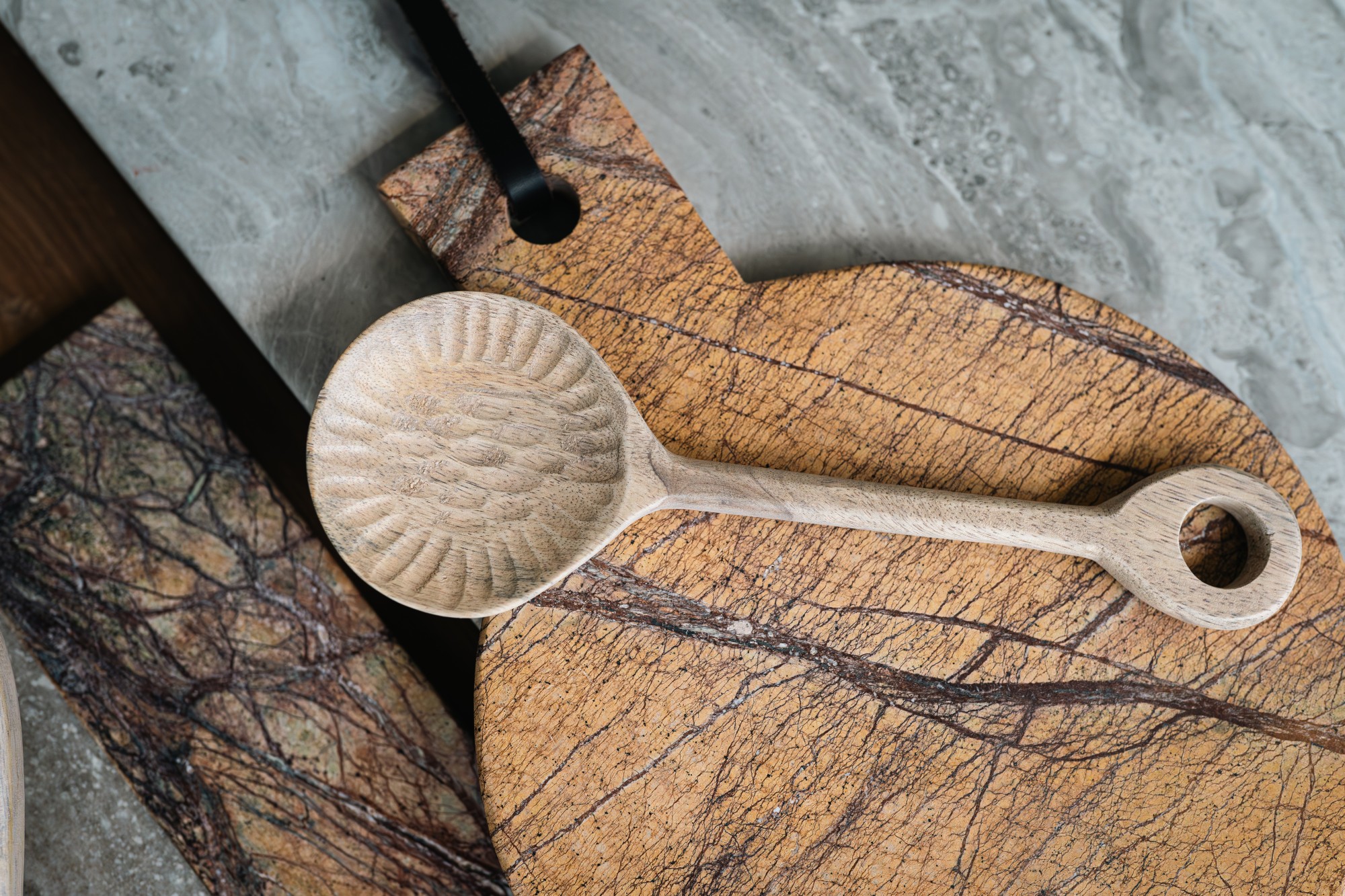 Holzlöffel-Duo aus Mangoholz, L 24 cm, B 8 cm, H 1,5 cm von fischer's lagerhaus
