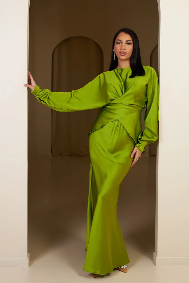 Ensemble 2 pièces top + jupe en satin vert
