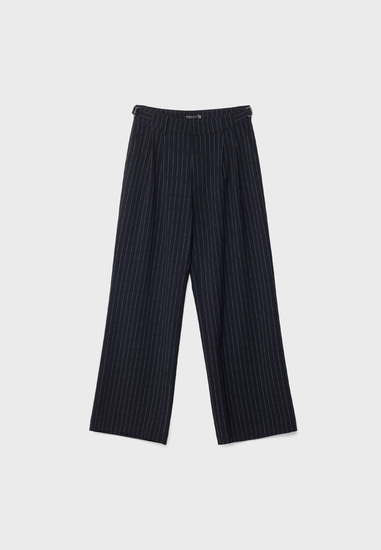 Calças elegantes listradas com cintura ajustável.