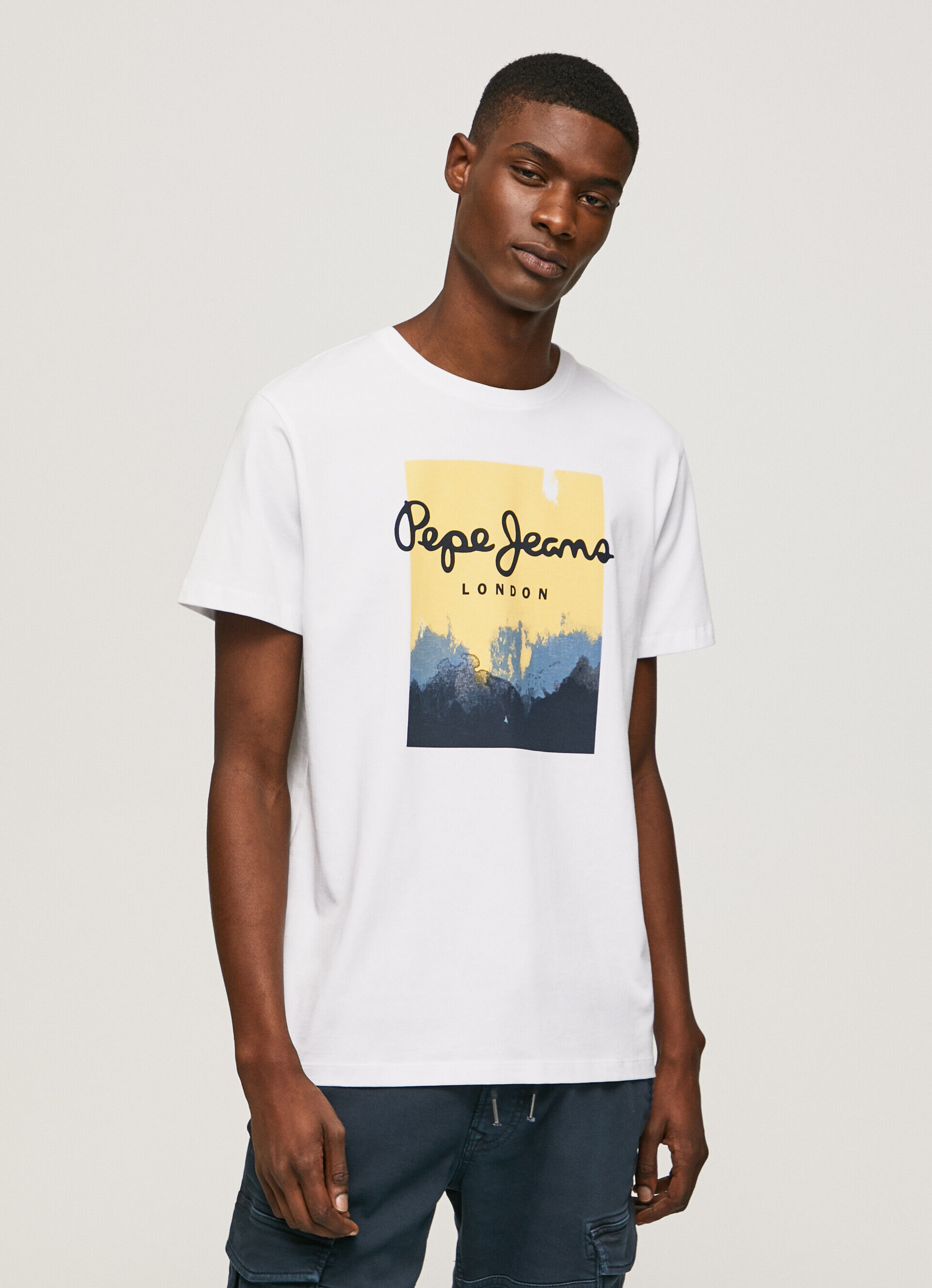 CAMISETA COM LOGOTIPO ESTAMPADO - branca