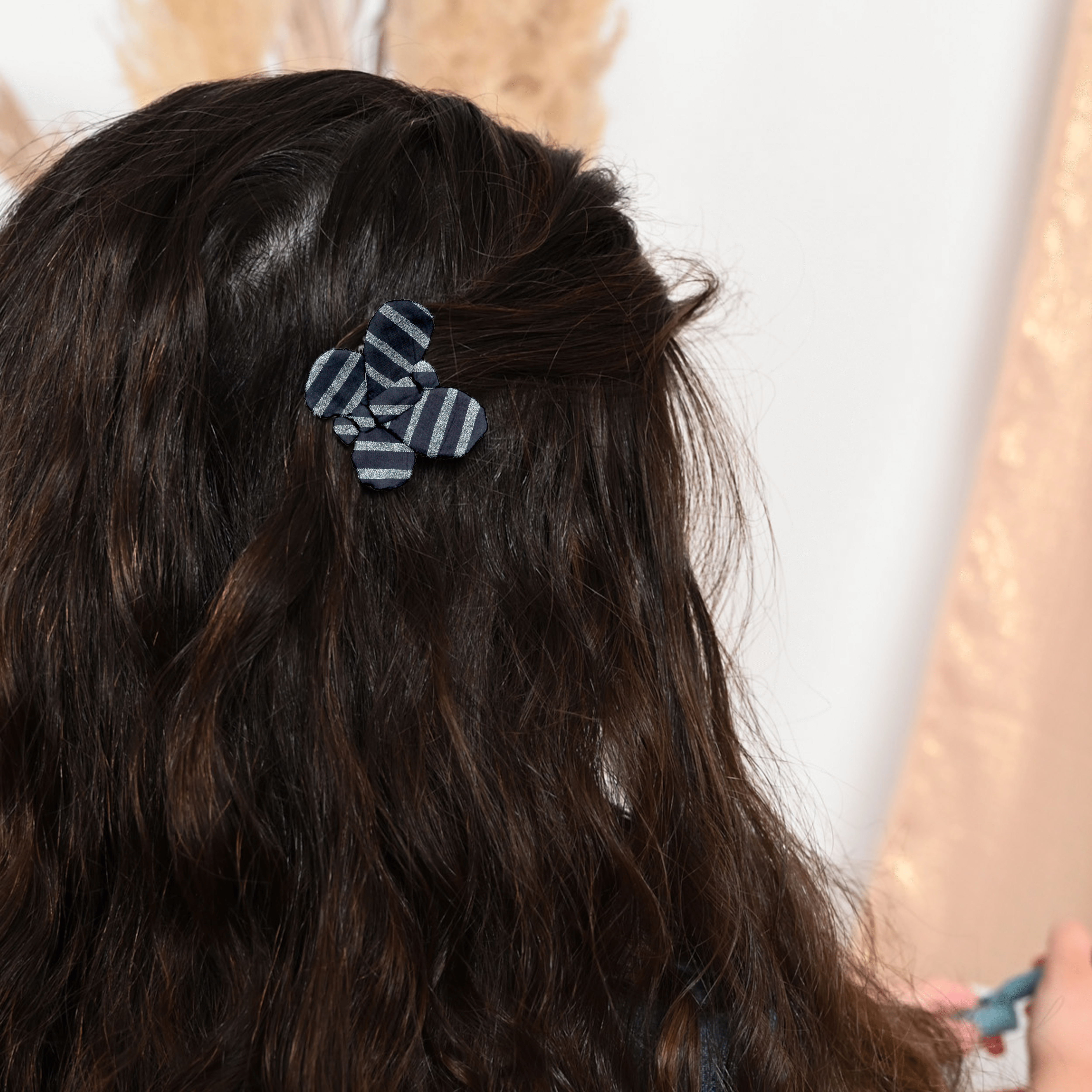 Barrette Petit Papillon Rayé Argent Marine