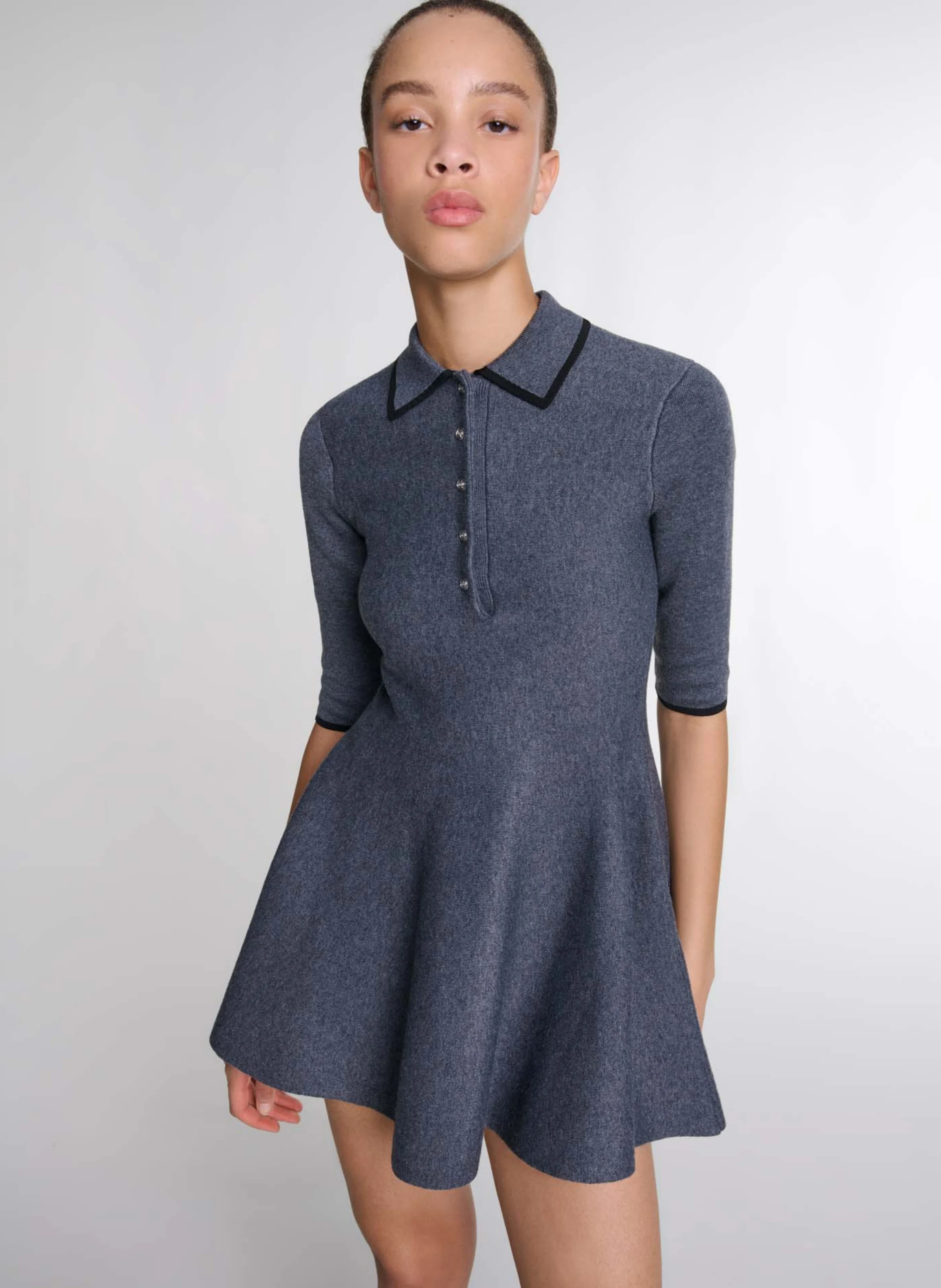 Robe courte col classique cintrée | Gris