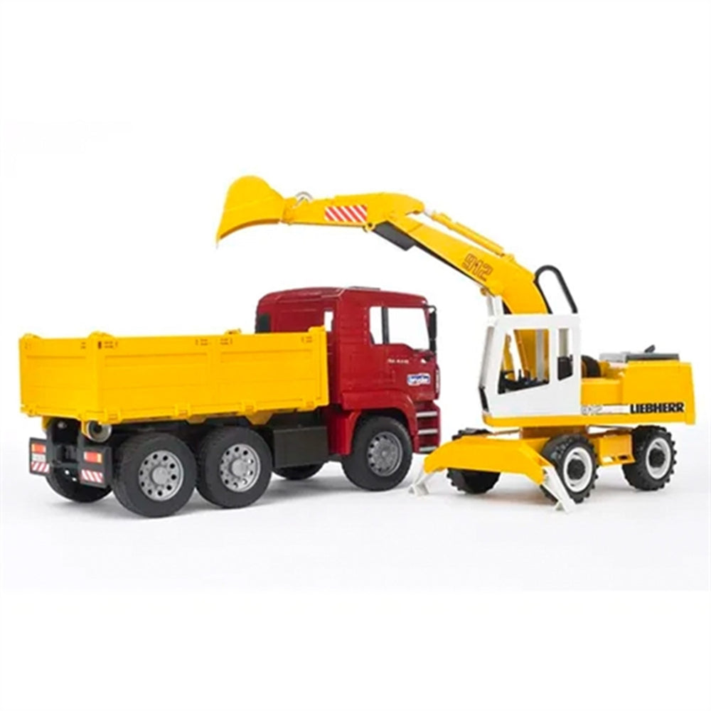Man TGA Byggelastbil Og Liebherr Gravemaskine