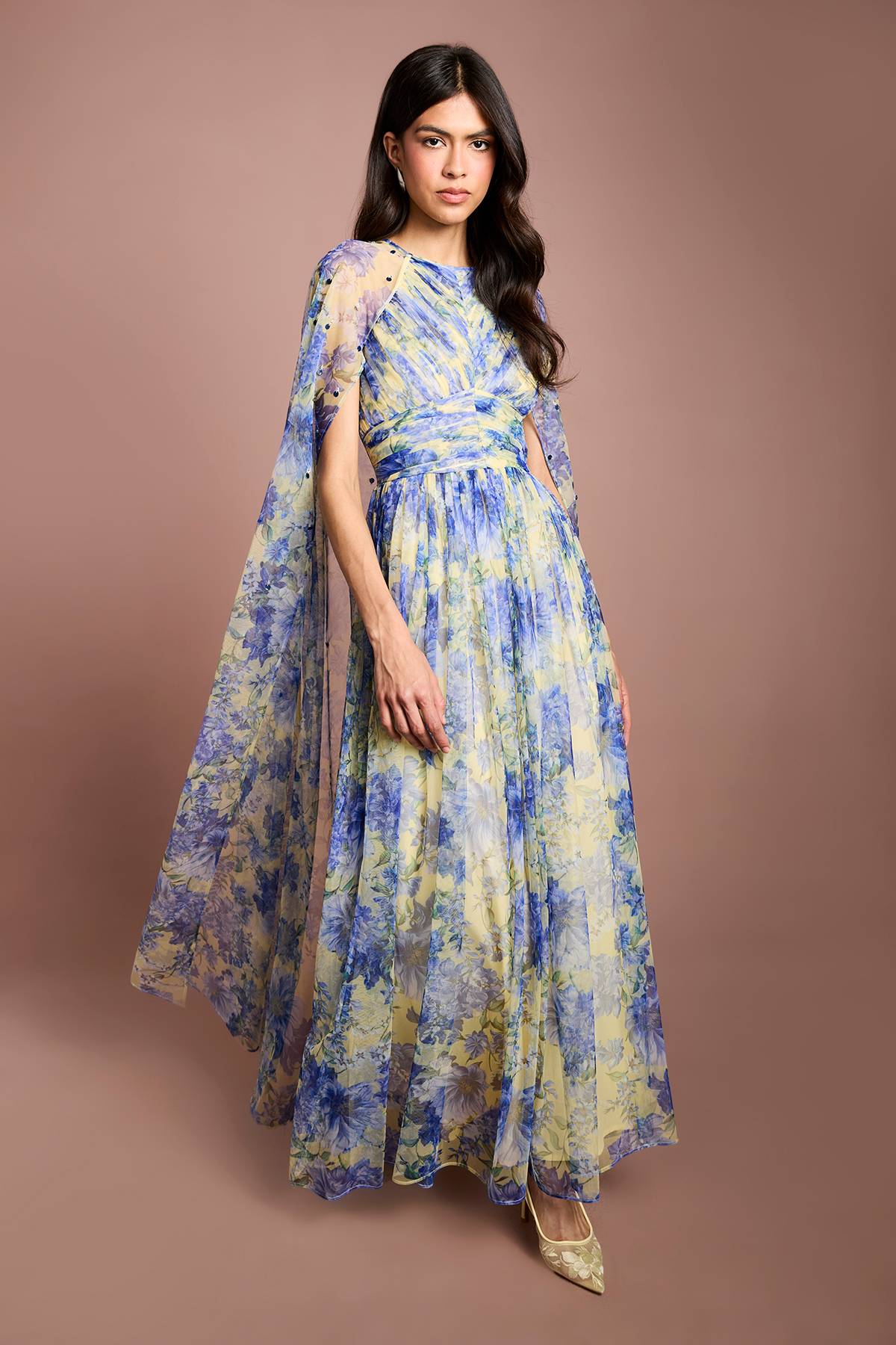 Coast Robe Longue Cape En Mesh Plissé Imprimé Avec Pierres Précieuses