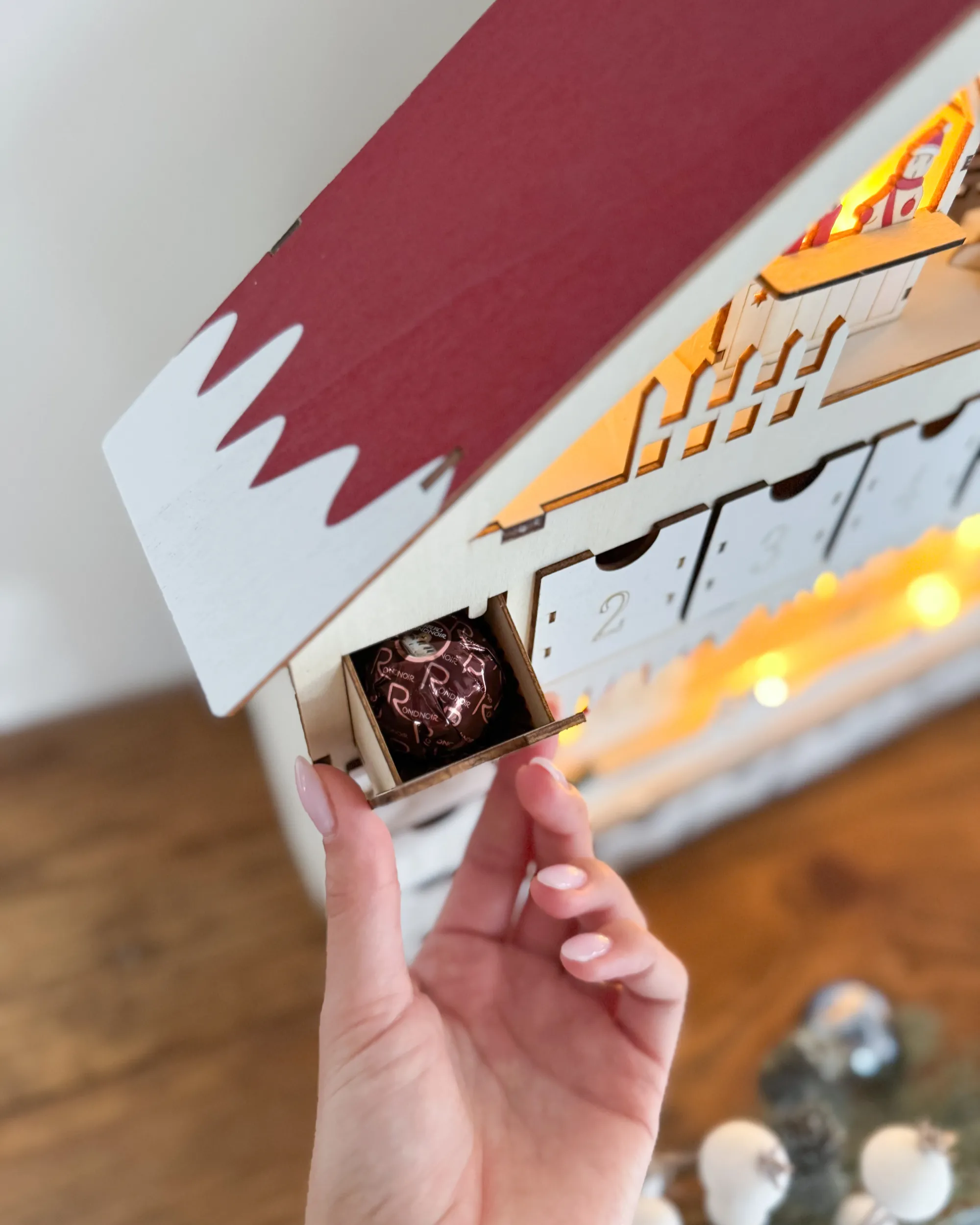 Kerstdecoratie LED NISSER Adventskalender 44 cm Lichtbruin