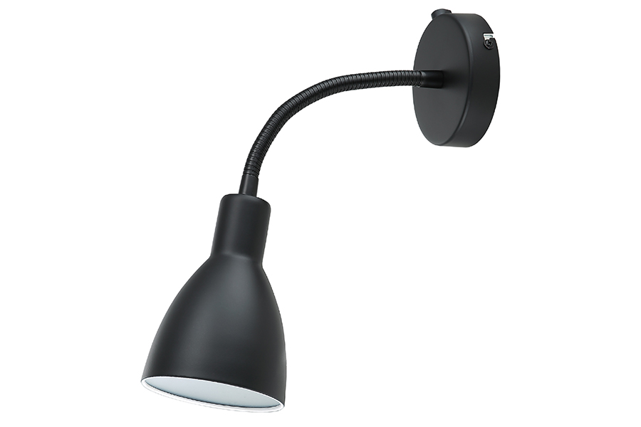 Lyngør vegglampe Sort metall med sort ledning og bryter.