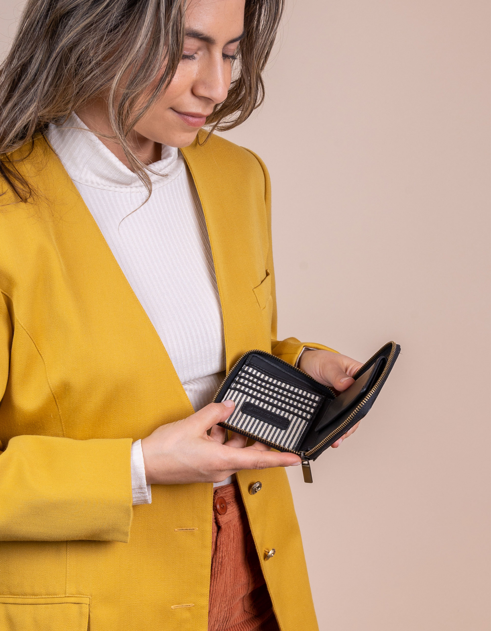 Sonny Square Wallet - Black Vegan Uppeal™