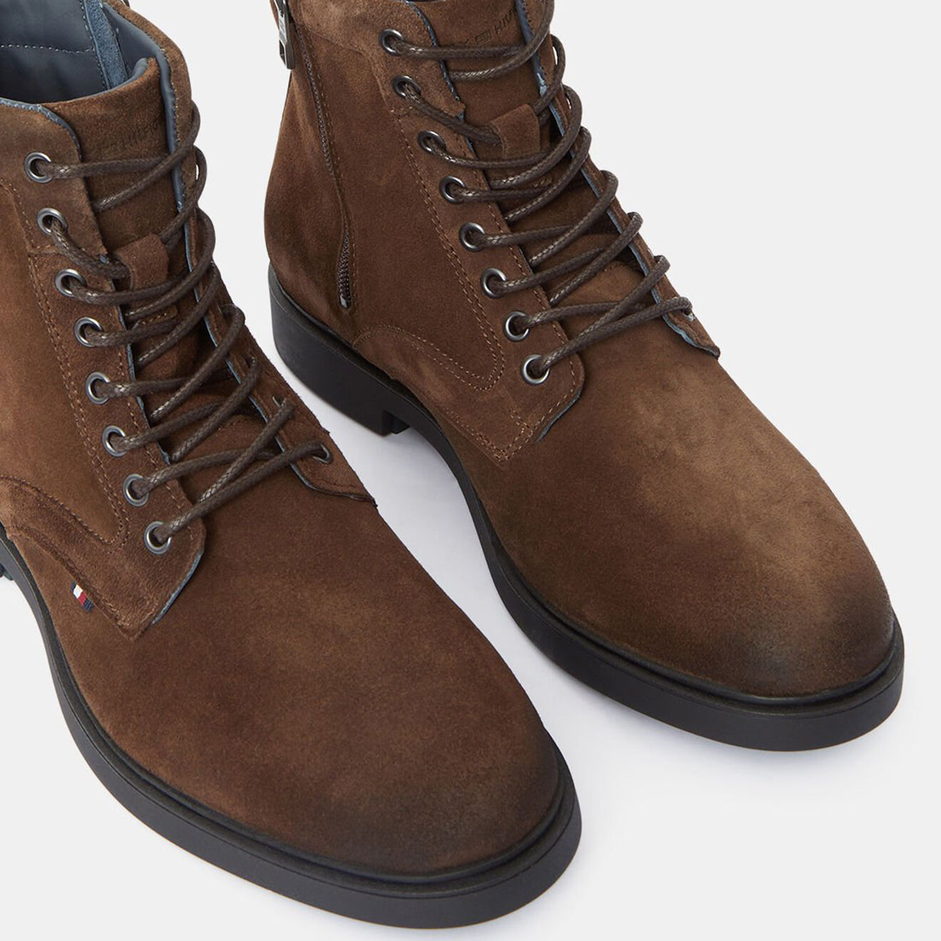Tommy Hilfiger Boots montantes en Velours de Cuir marron foncé