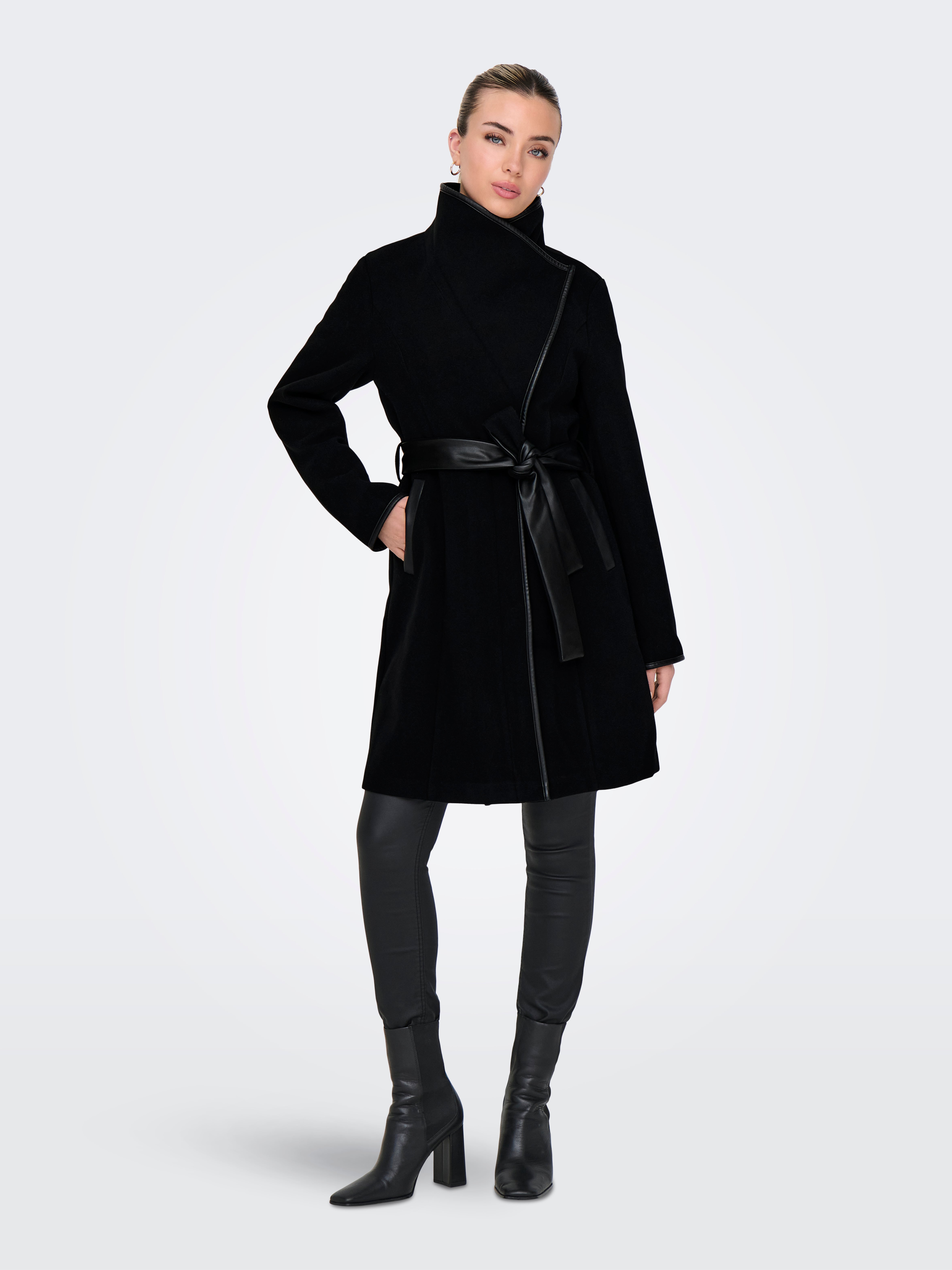 ONLUMA Mantel Black