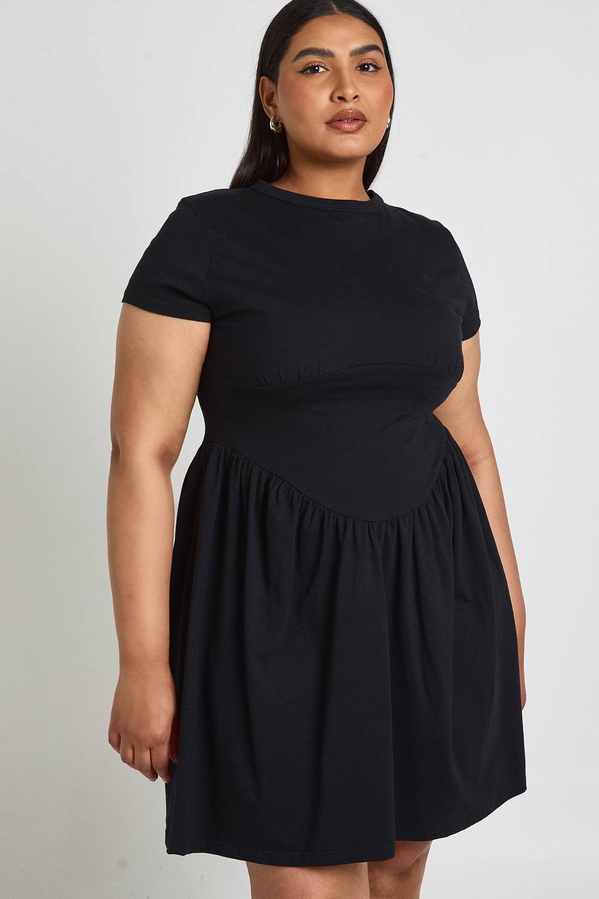 boohoo Robe Patineuse Grande Taille En Coton Avec Taille Cintrée Et Manches Courtes