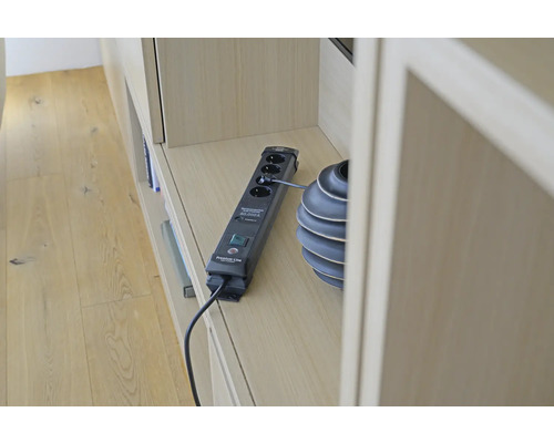 Brennenstuhl Premium-Line 4-voudige stekkerdoos met schakelaar + overspanningsbeveiliging + verhoogde contactbeveiliging 3G1.5 zwart 1,8 m