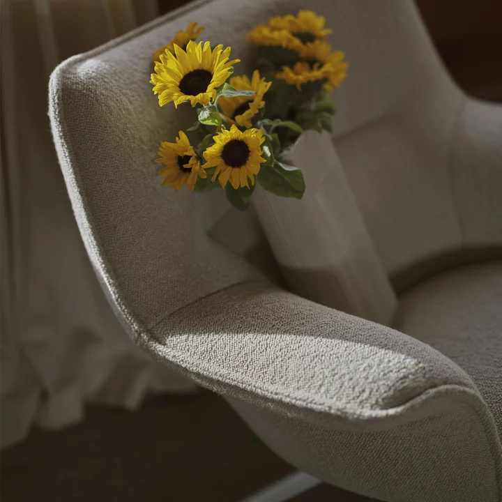 Muuto - Doze Lounge Chair Low, Drehgestell hellgrau / beige (Bezug Hearth 7)