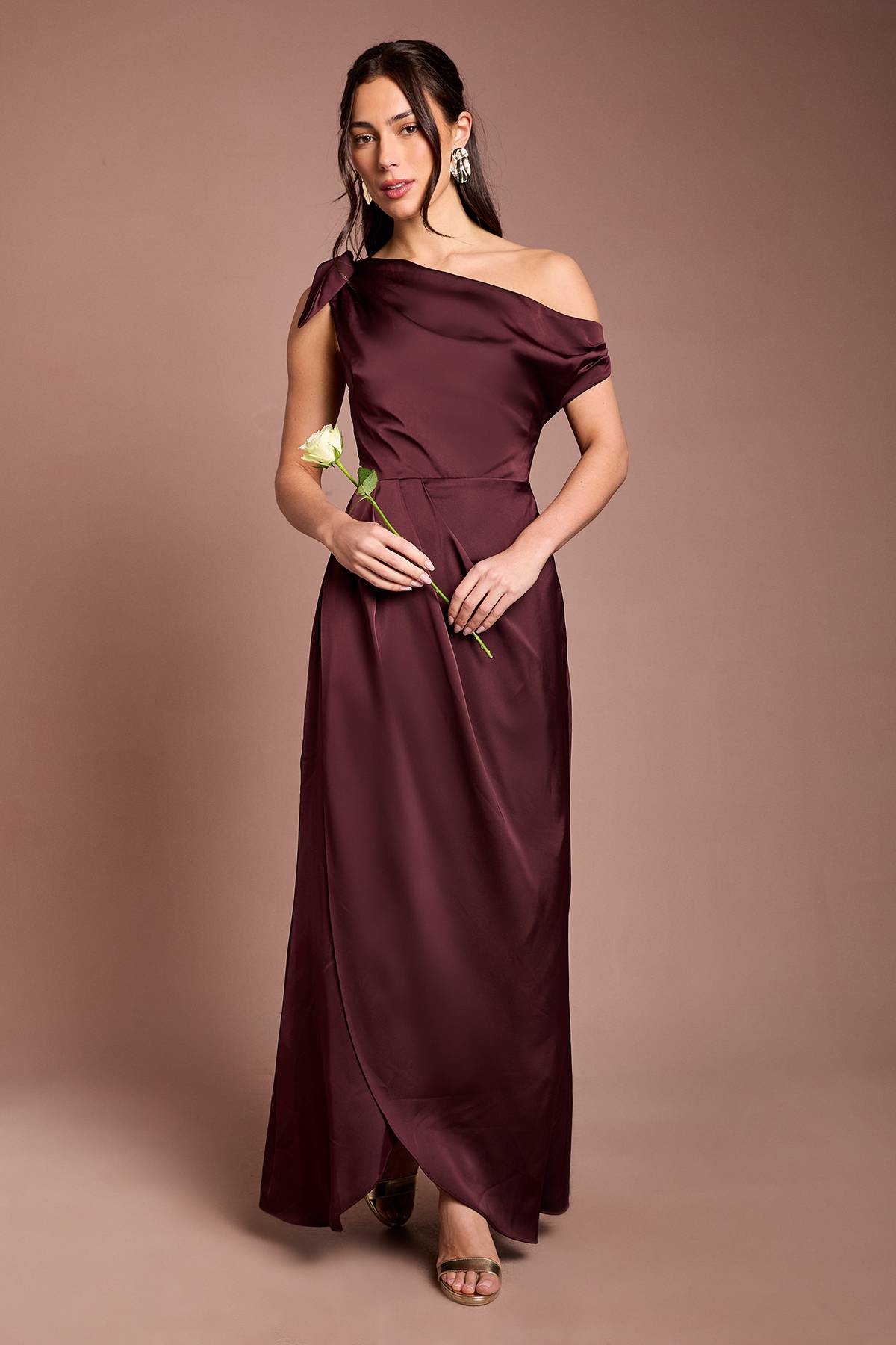Coast Robe Longue de Demoiselle d'Honneur à Épaule Tombante avec Détail Nœud
