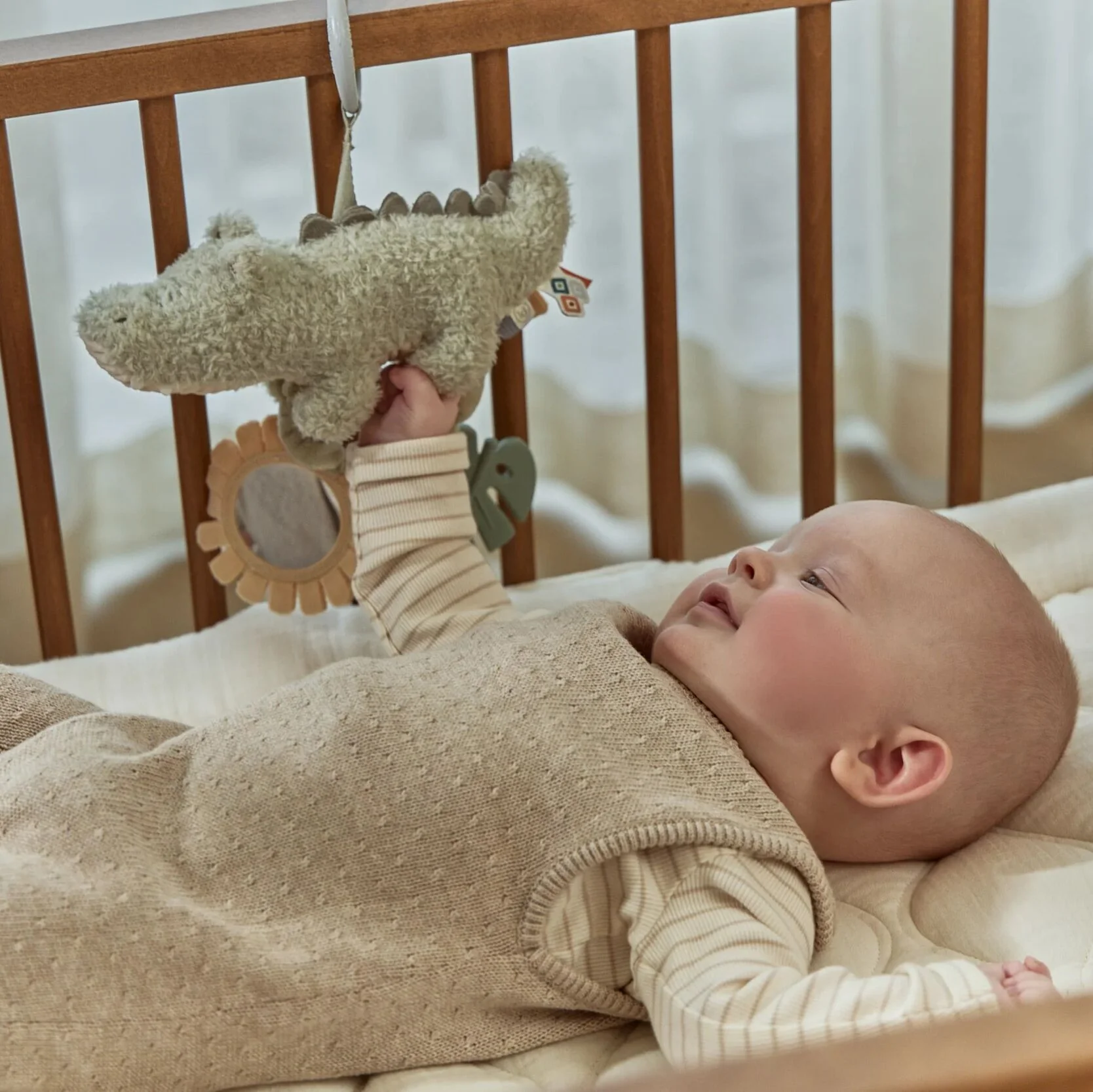 Krokodil activiteitenhanger met belletje, spiegeltje & bijtspeeltje