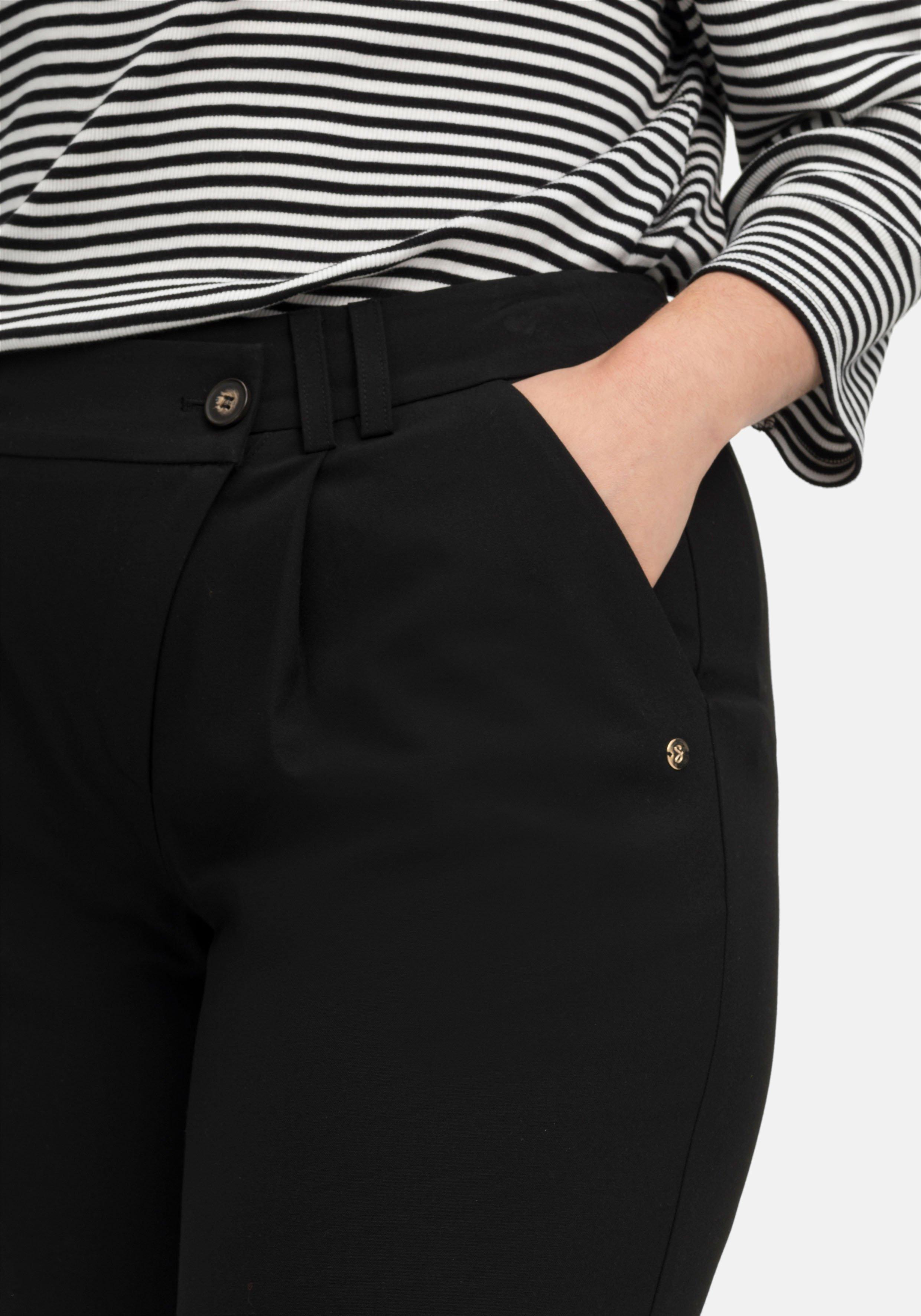 Weite Hose mit asymmetrischem Verschluss
