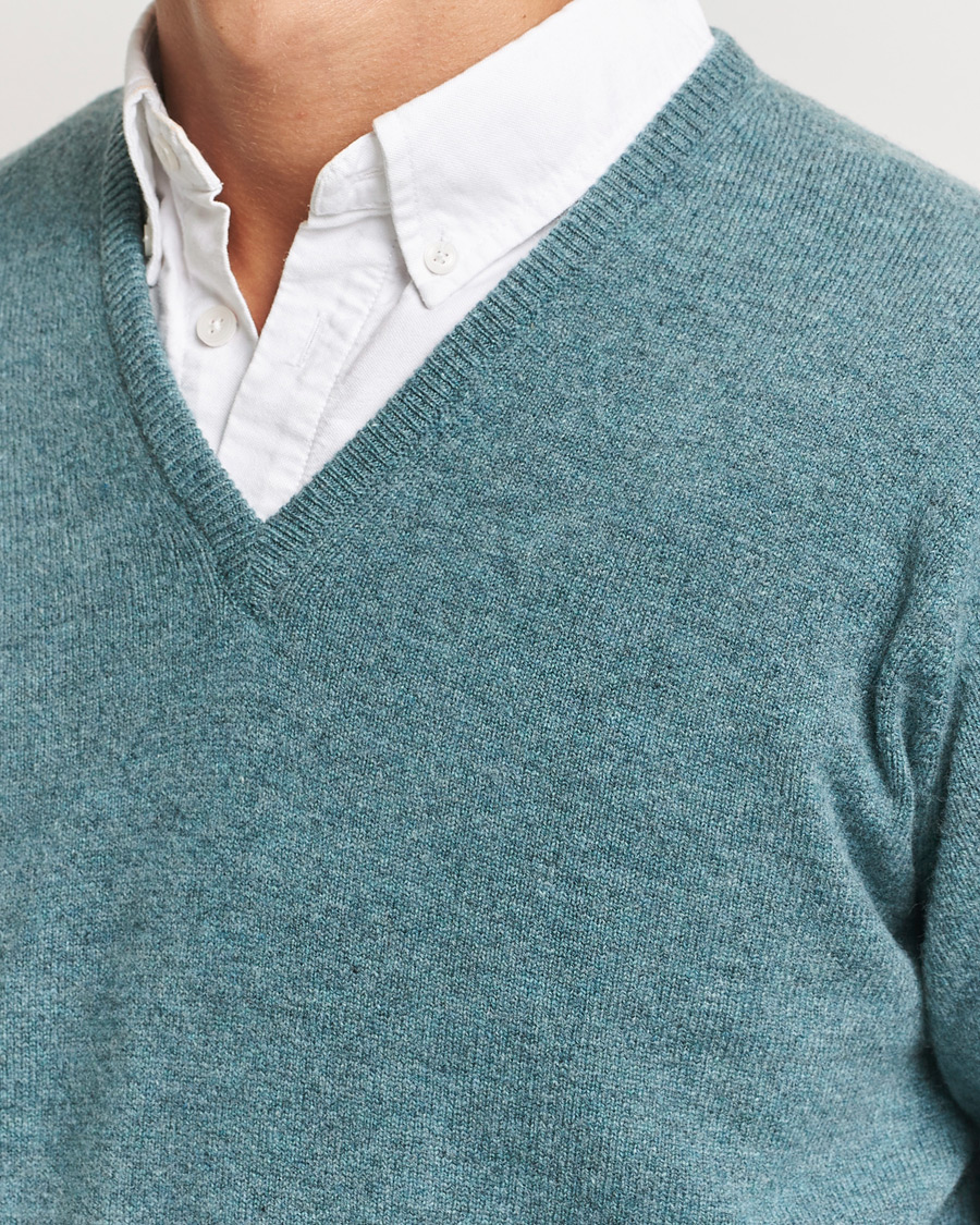 William Lockie Rob Lambswool V-Neck Caspian