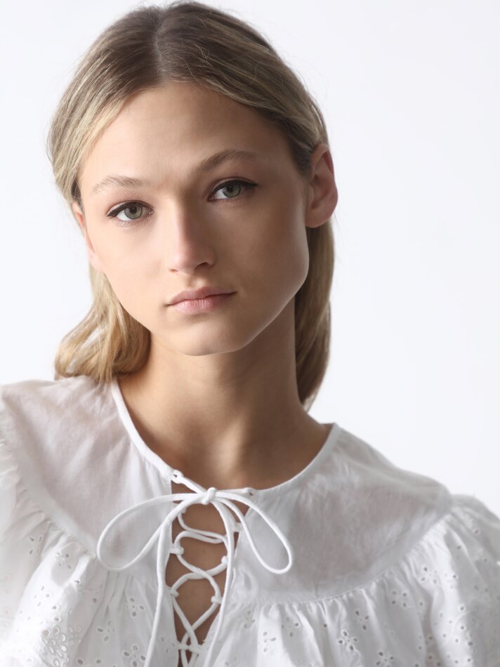 Blusa com detalhe de babado - Branca