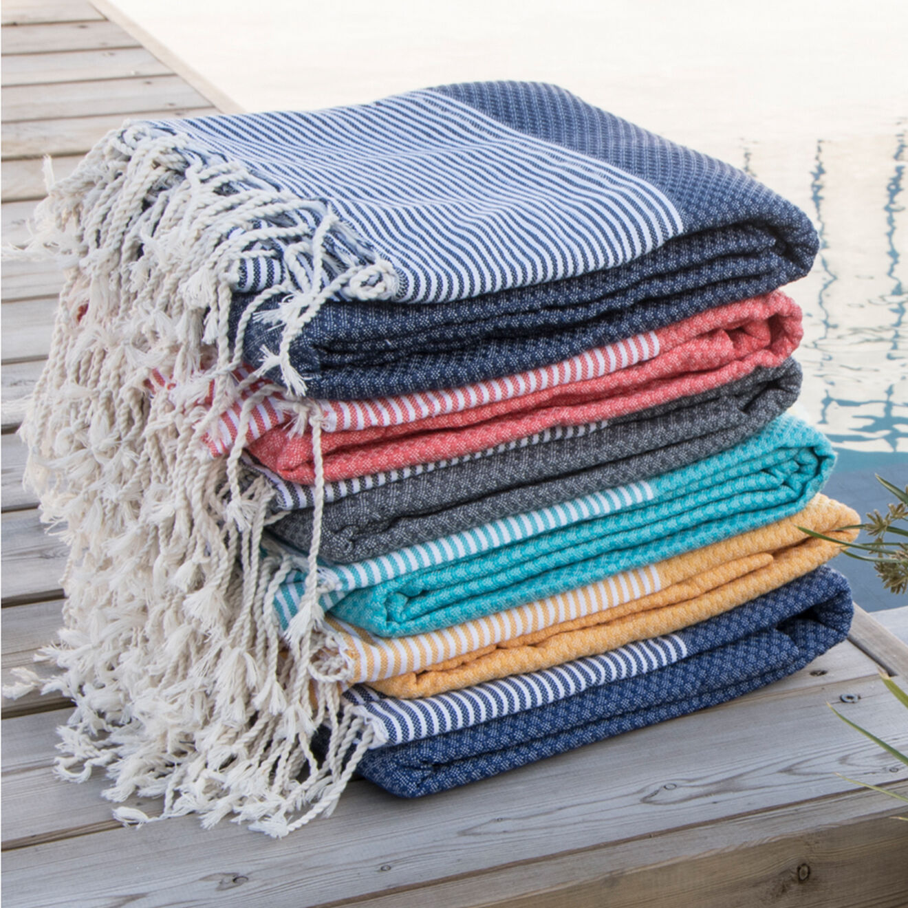 Febronie Fouta Famiglia XXL Nid d'Abeille Ibiza rayure fine bleu grec - 200x200 cm