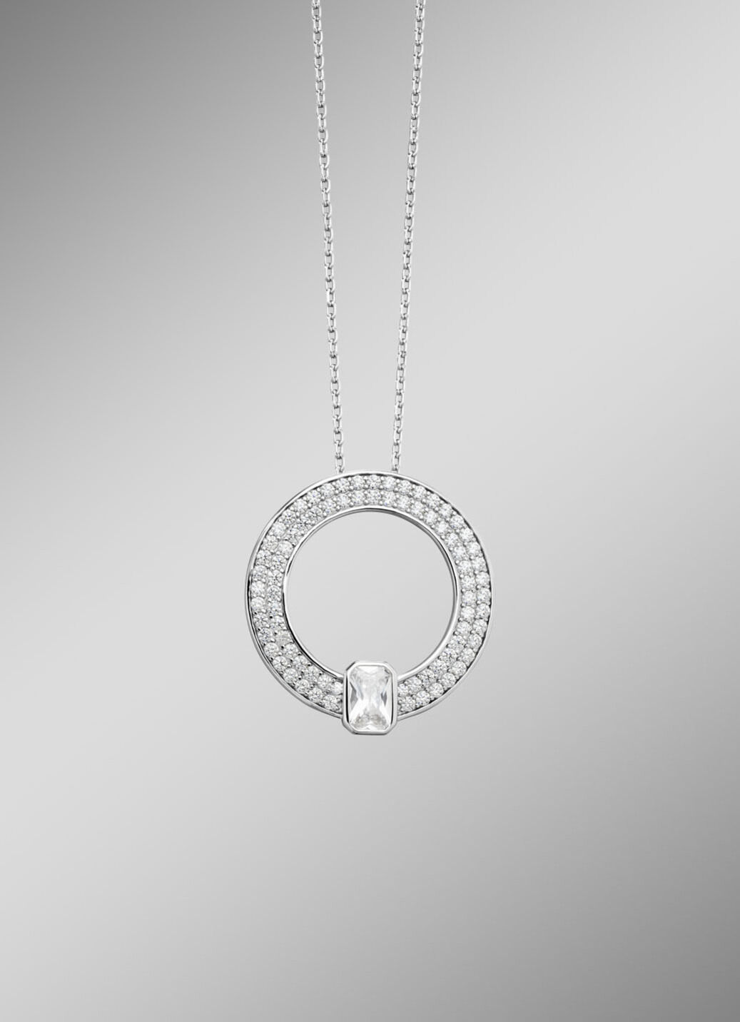 Anhänger mit Kette