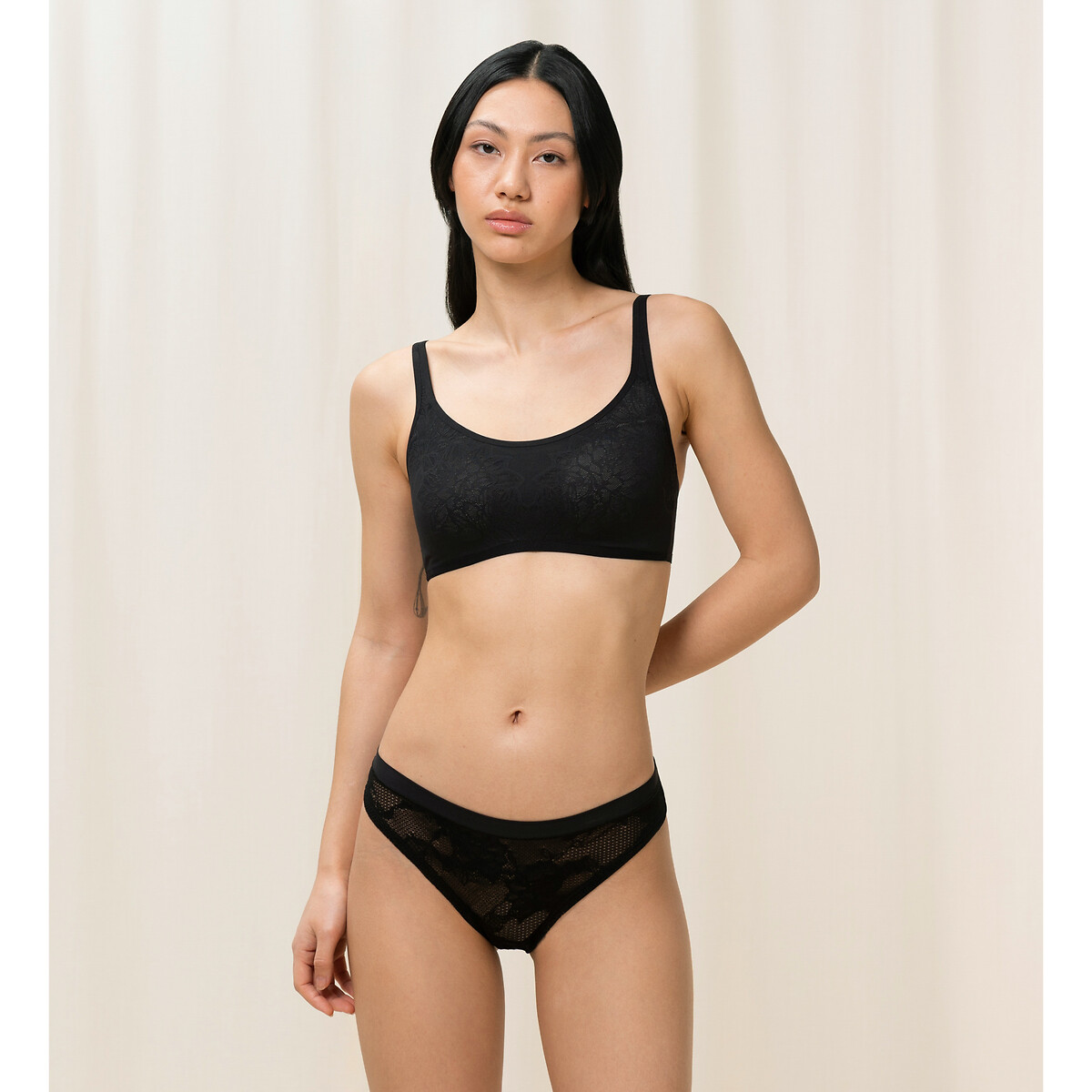 TRIUMPH<br>Vestido brasileiro de renda reciclada Smart Deco
