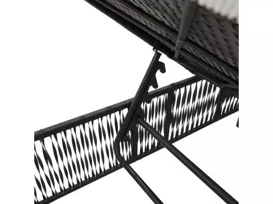Chaise longue avec coussin noir résine tressée