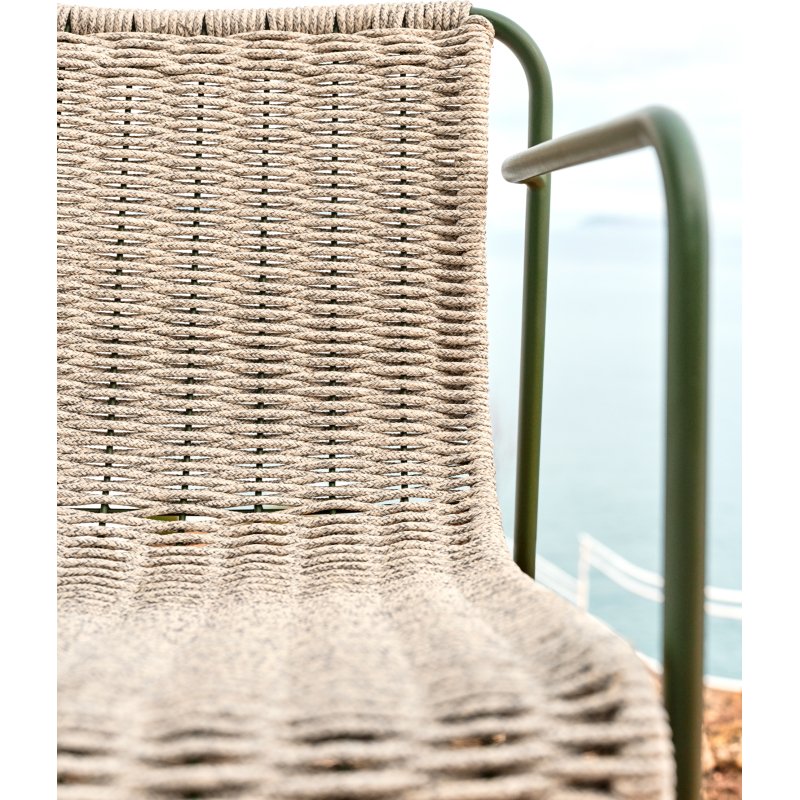 Tabouret Maurina en acier galvanisé vert et corde écrue et grise 64,5 cm