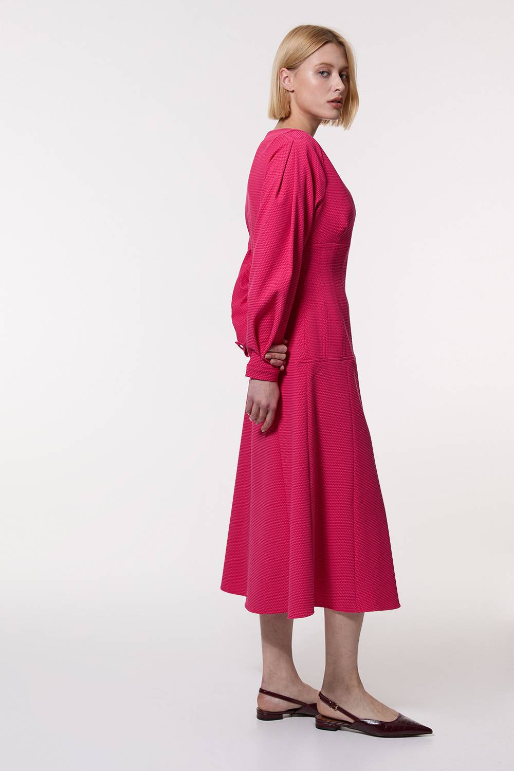 KarenMillen Petite robe mi-longue texturée ajustée à taille basse et manches mi-longues
