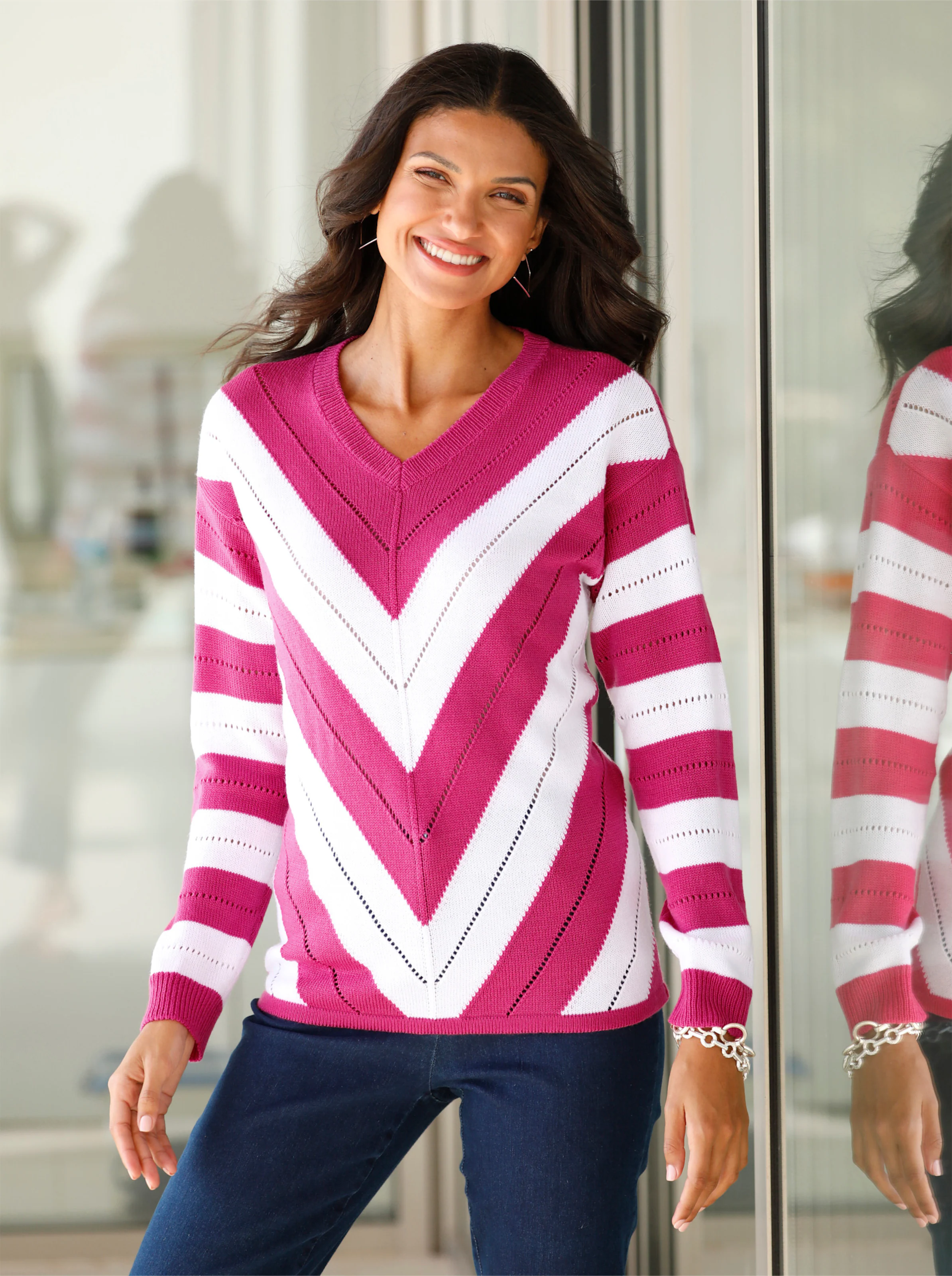 V-Ausschnitt-Pullover in fuchsia-gemustert