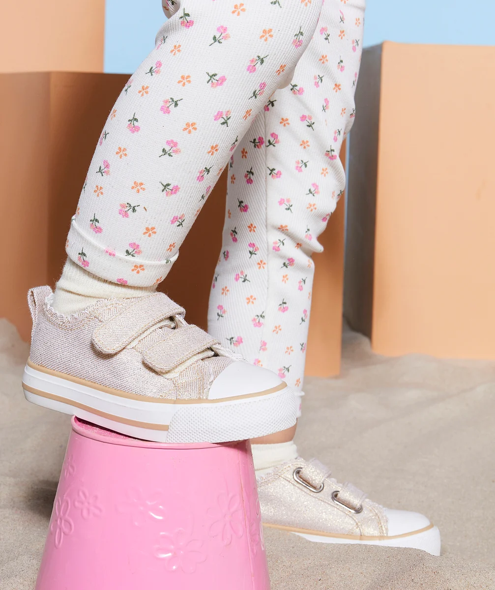 baskets fille à scratch pailletés et couleur dorée