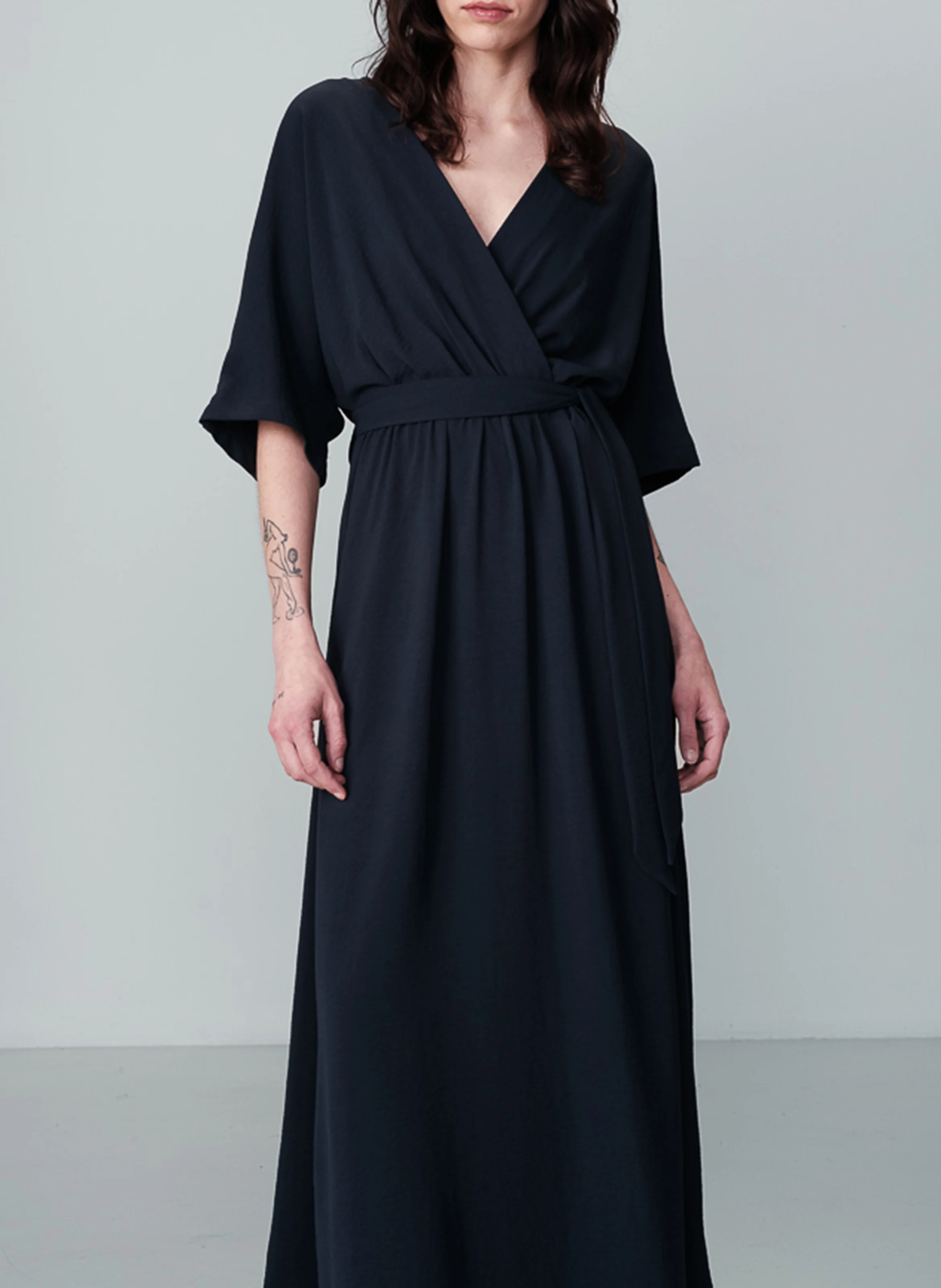 NAYA - Robe longue encolure cache-coeur | Bleu