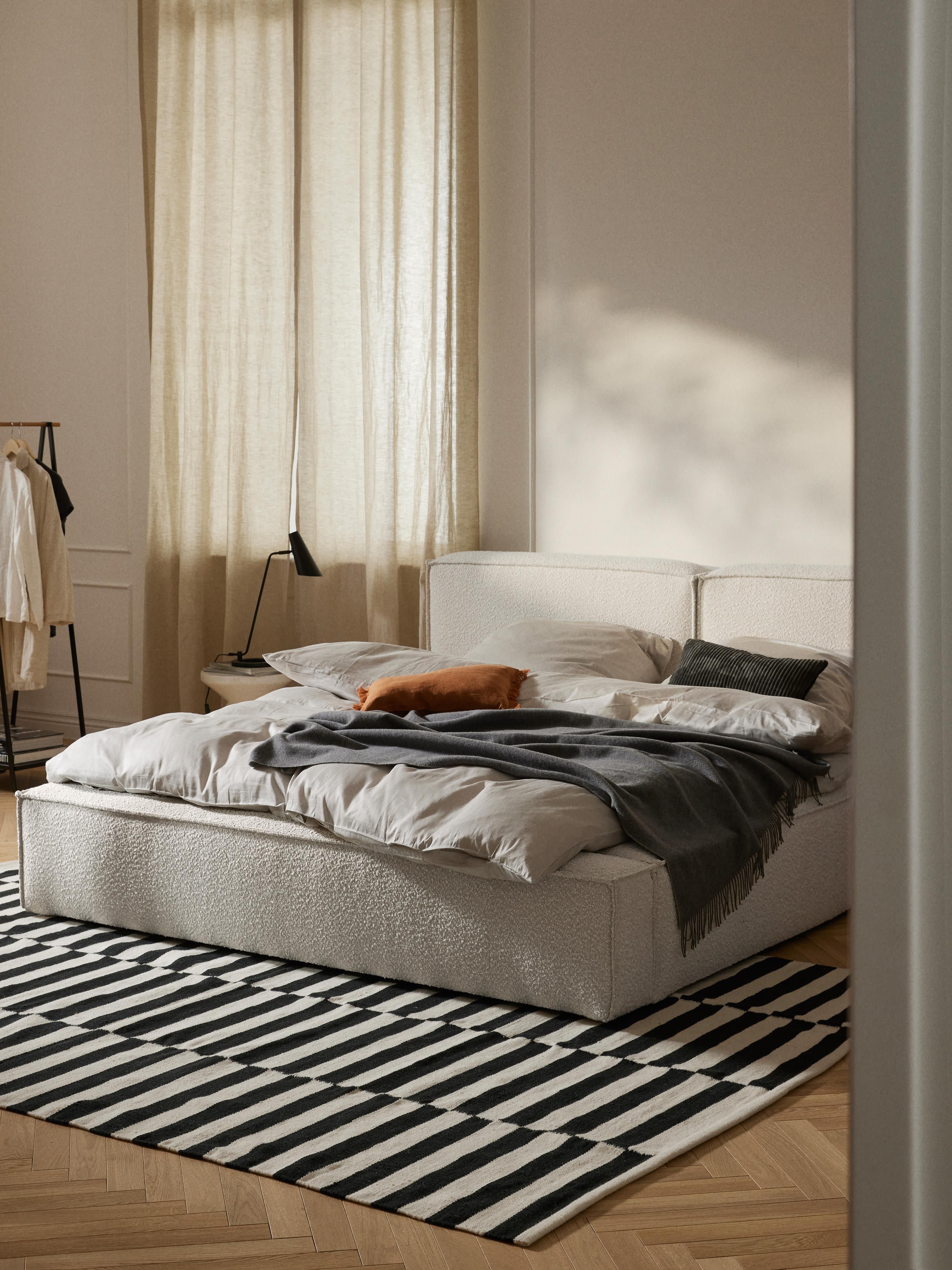 Bouclé gestoffeerd bed Lennon