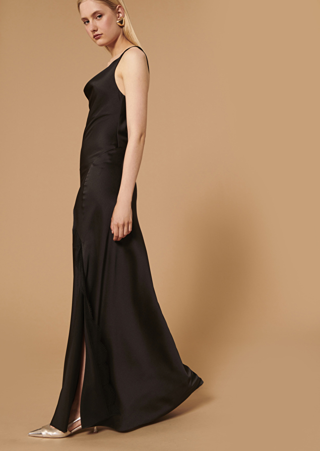Robe Raellenoire en satin fluide