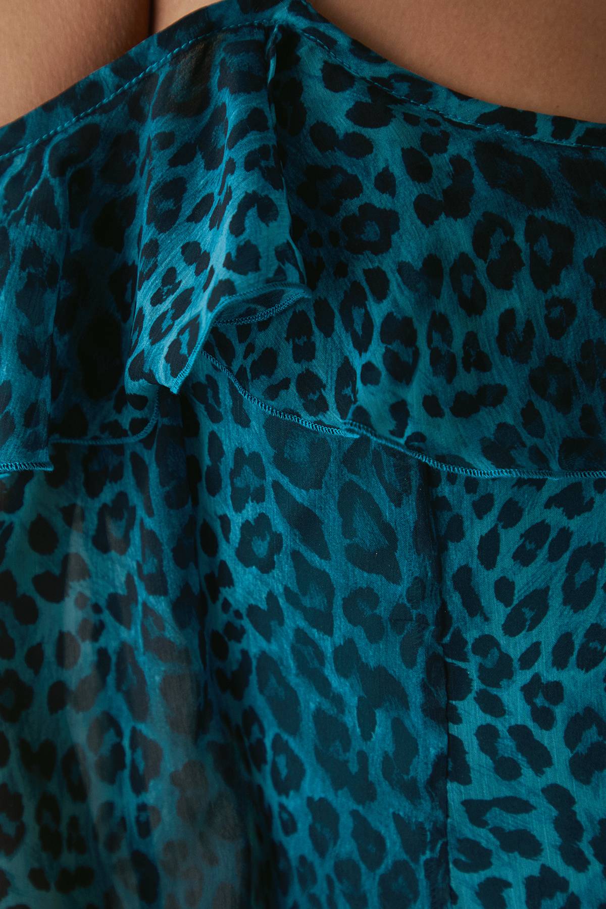 Warehouse Robe Mi-Longue Petite en Mousseline à Volants et Épaules Dénudées