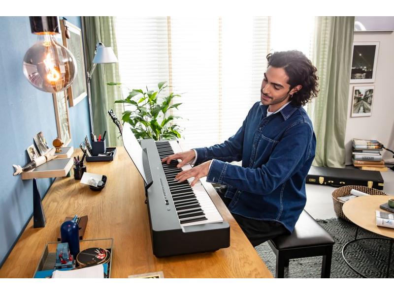 Yamaha E-Piano P-225B Kompaktes Digitalpiano mit Klang und Funktionen für fortgeschrittene Spieler