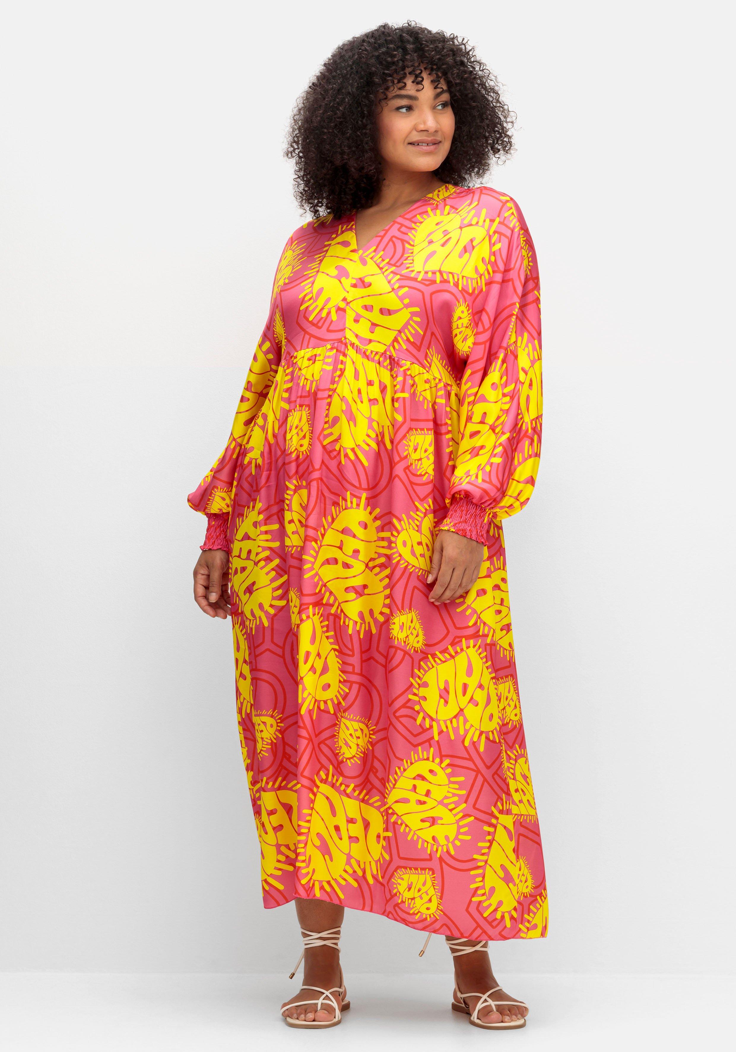 Maxikleid mit Alloverprint und V-Ausschnitt