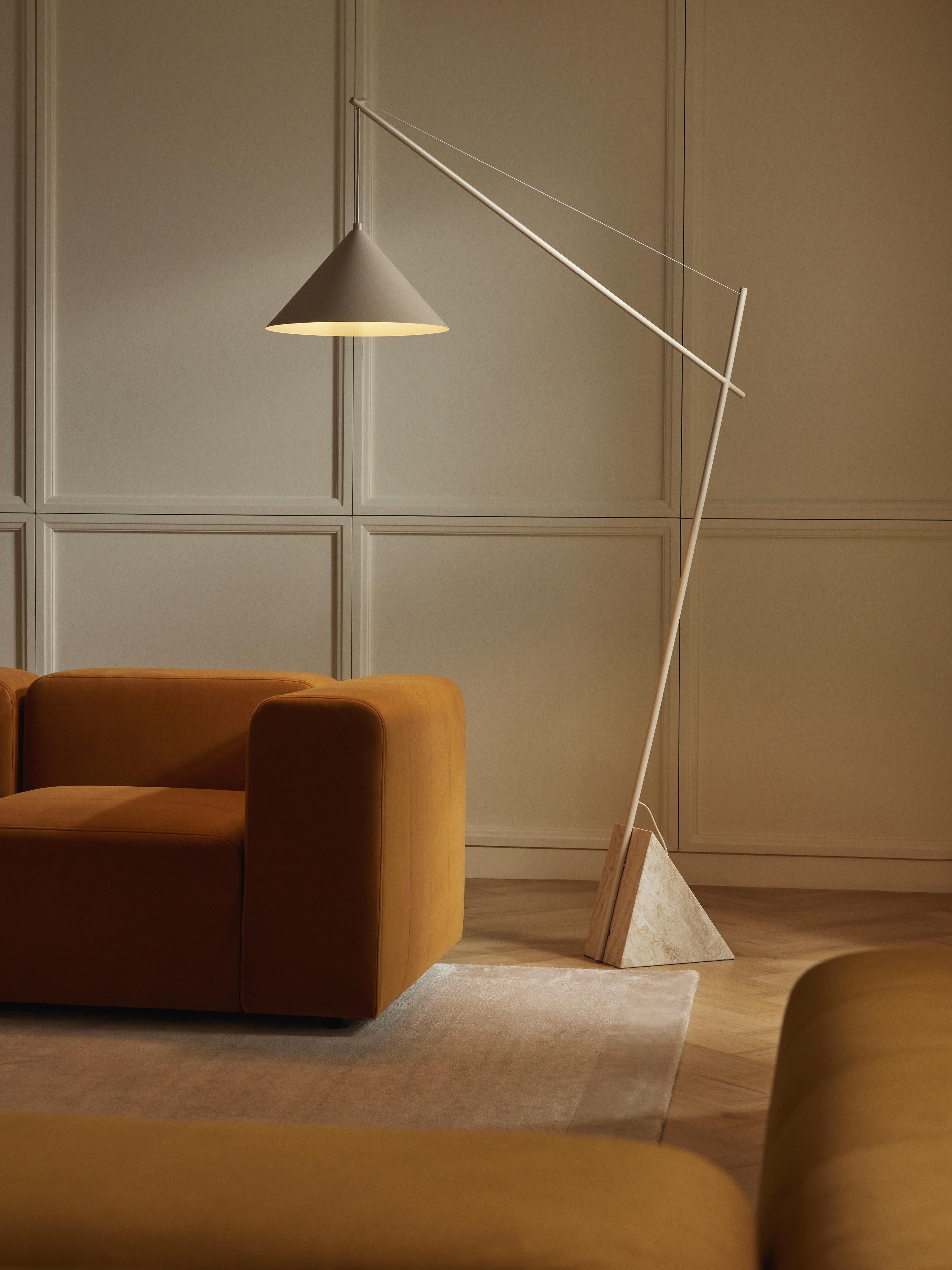 Grote Reyna leeslamp met travertijnen voet