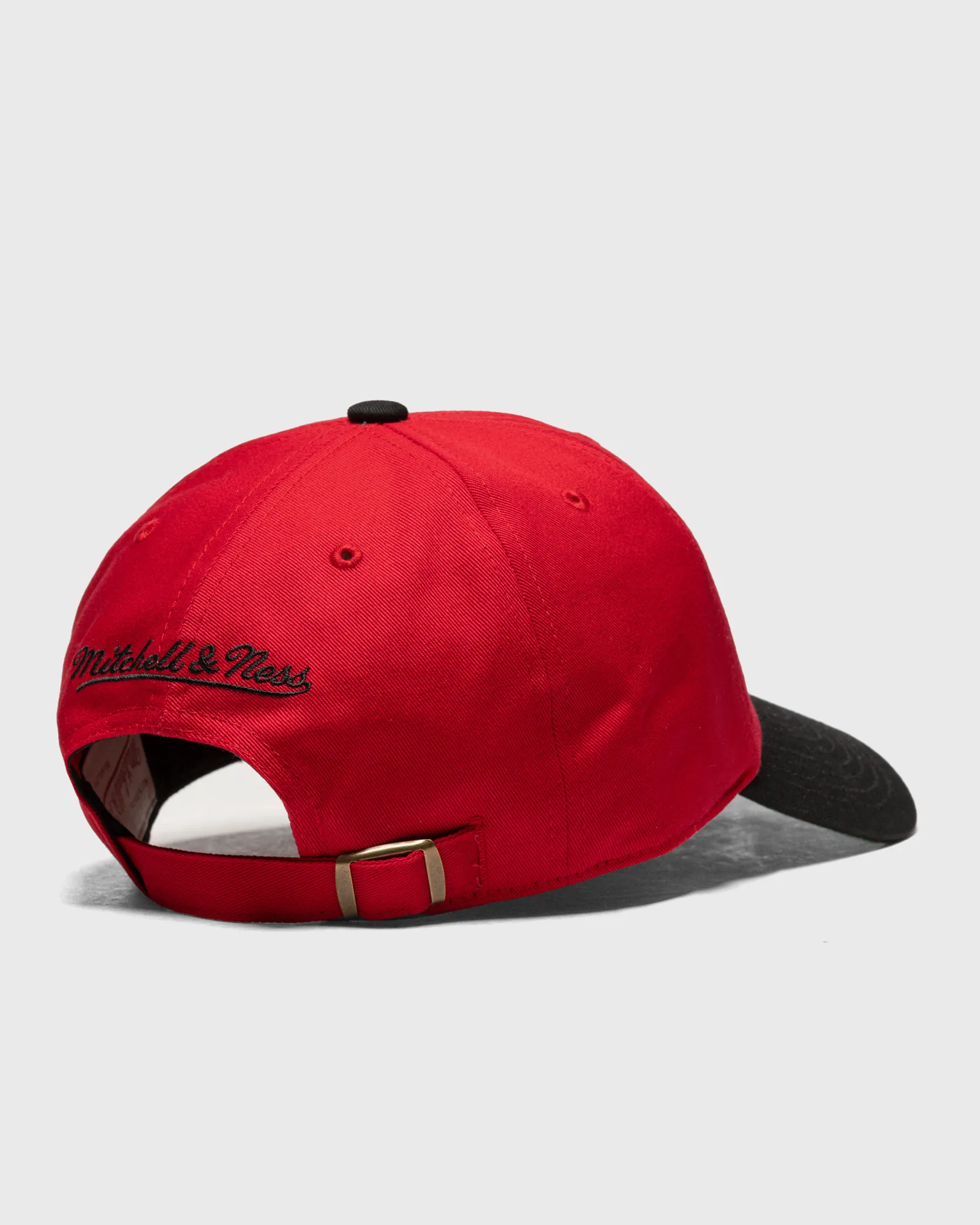 Mitchell & Ness NBA TEAM 2 TONE 2.0 DAD STRAPBACK CAP HWC CHICAGO BULLS