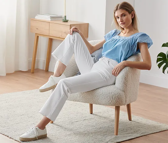 Ausgestellte Jeans, weiß