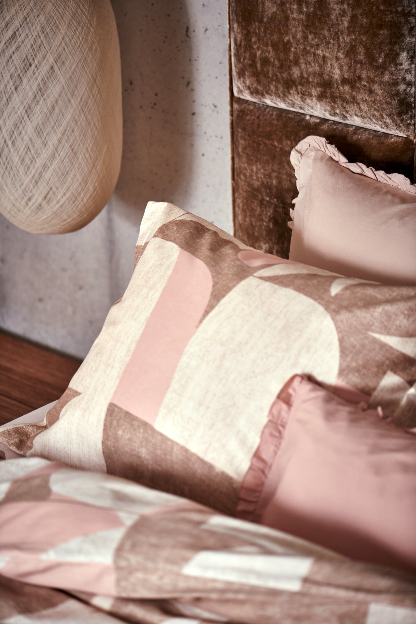 Echos Dekbedovertrek | 240 x 200|220 cm | Beige | Roze | Satijnkatoen